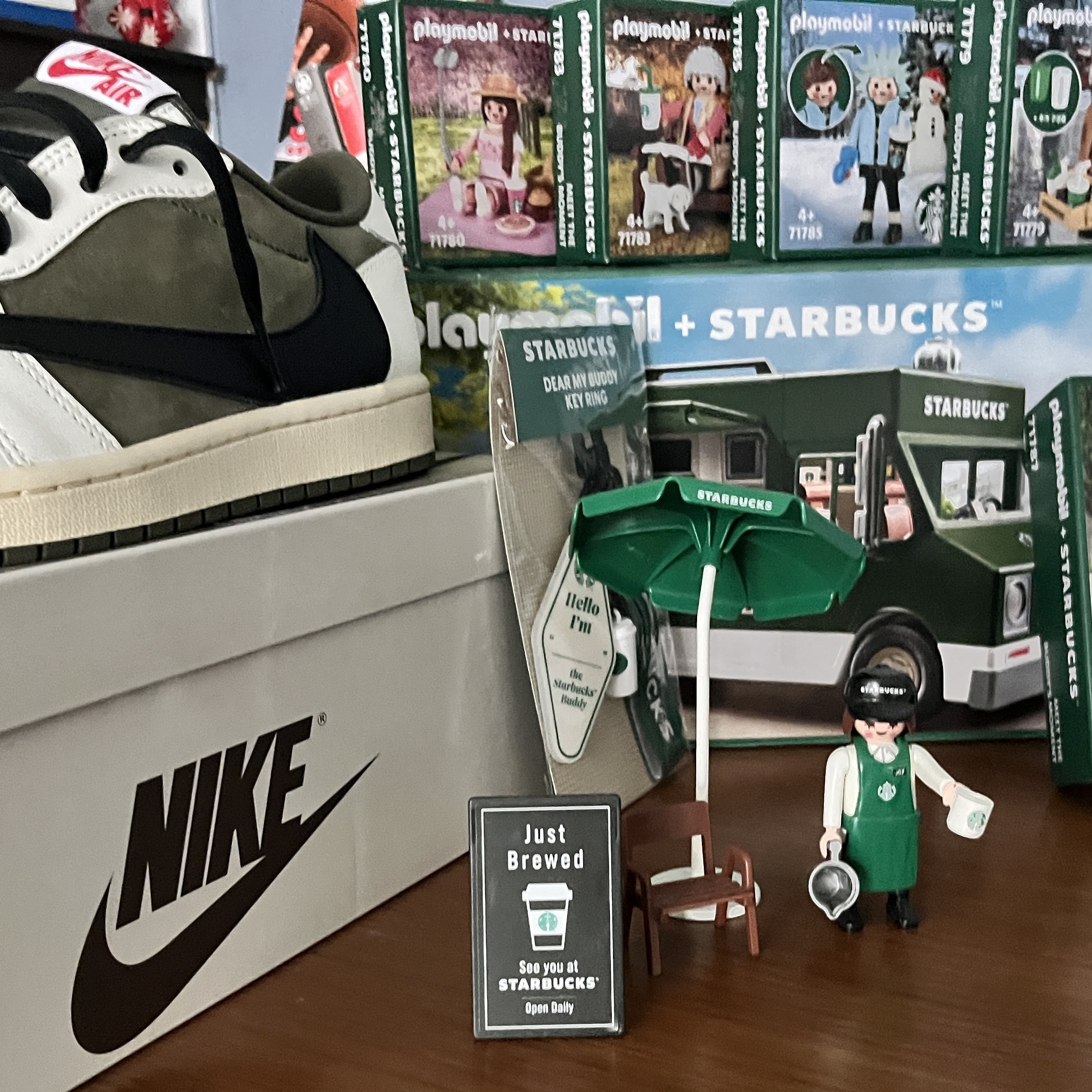 Jordan 1 x Travis Scott Retro Low OG SP Reverse Olive 착용 스타일 - 2