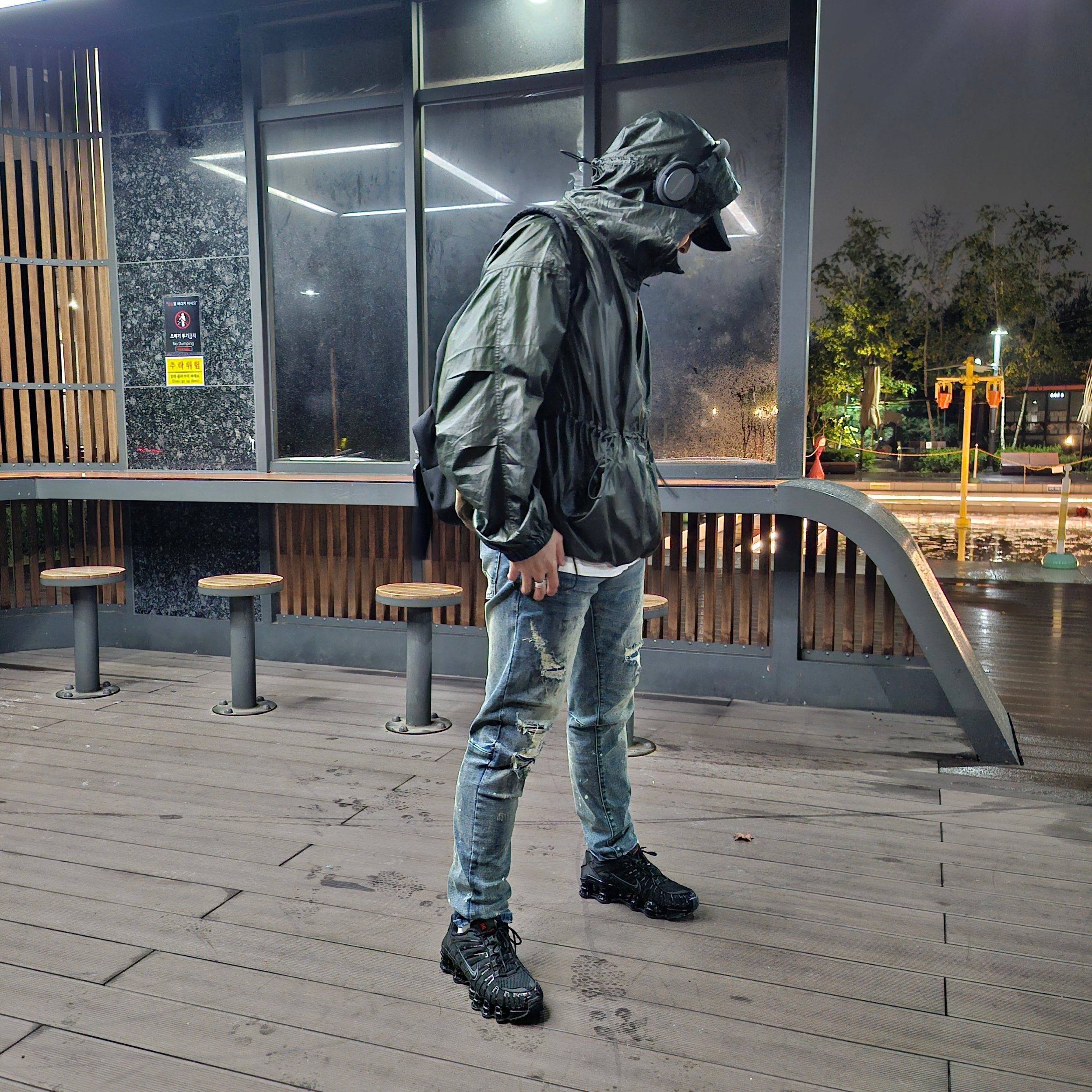 Stussy SS Link Studded Belt Black, (W) Nike Shox TL Black and Max Orange 착용 스타일 - 1