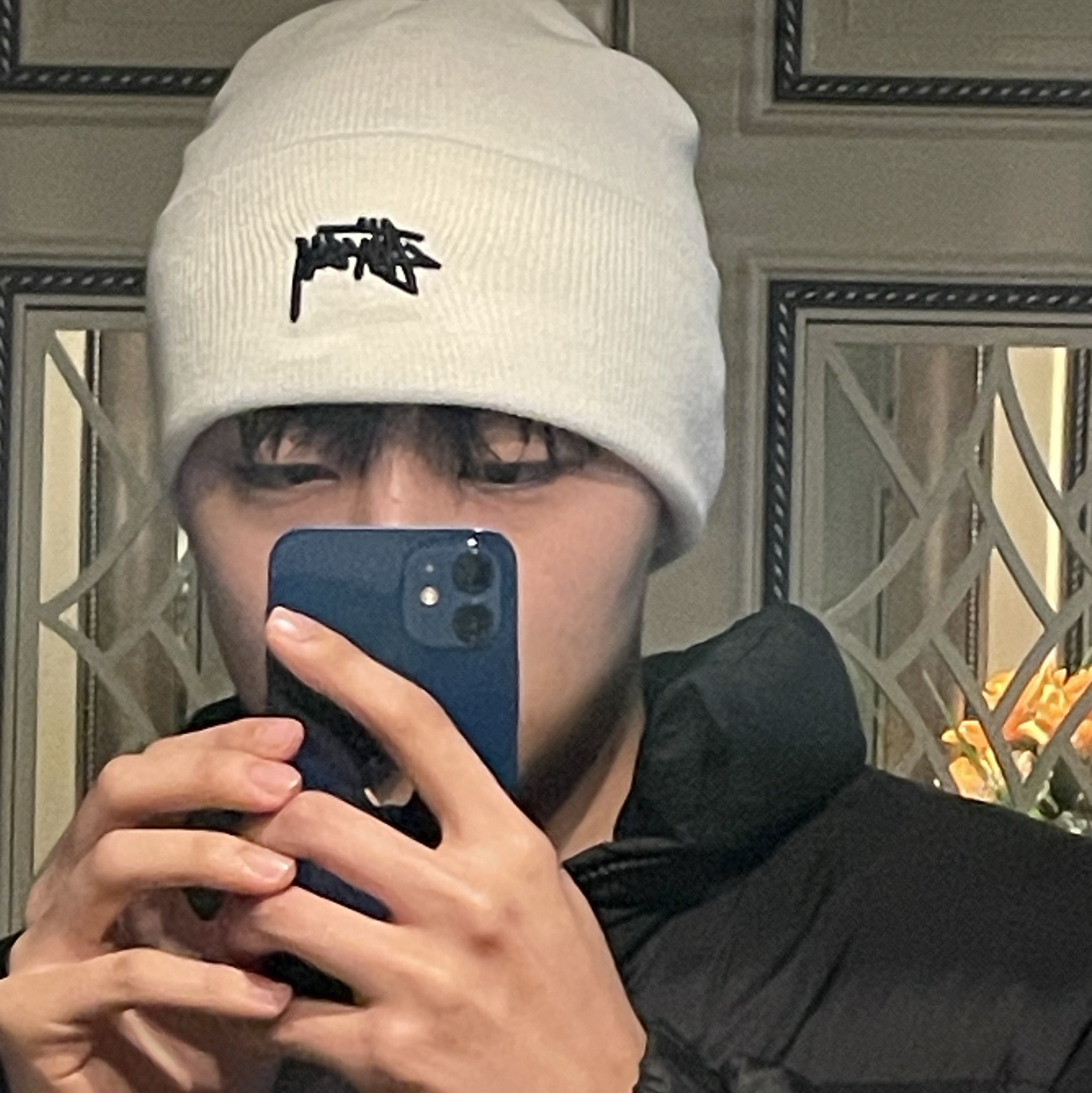 Nike x Stussy NRG Cuffed Beanie Summit White 착용 스타일 - 1