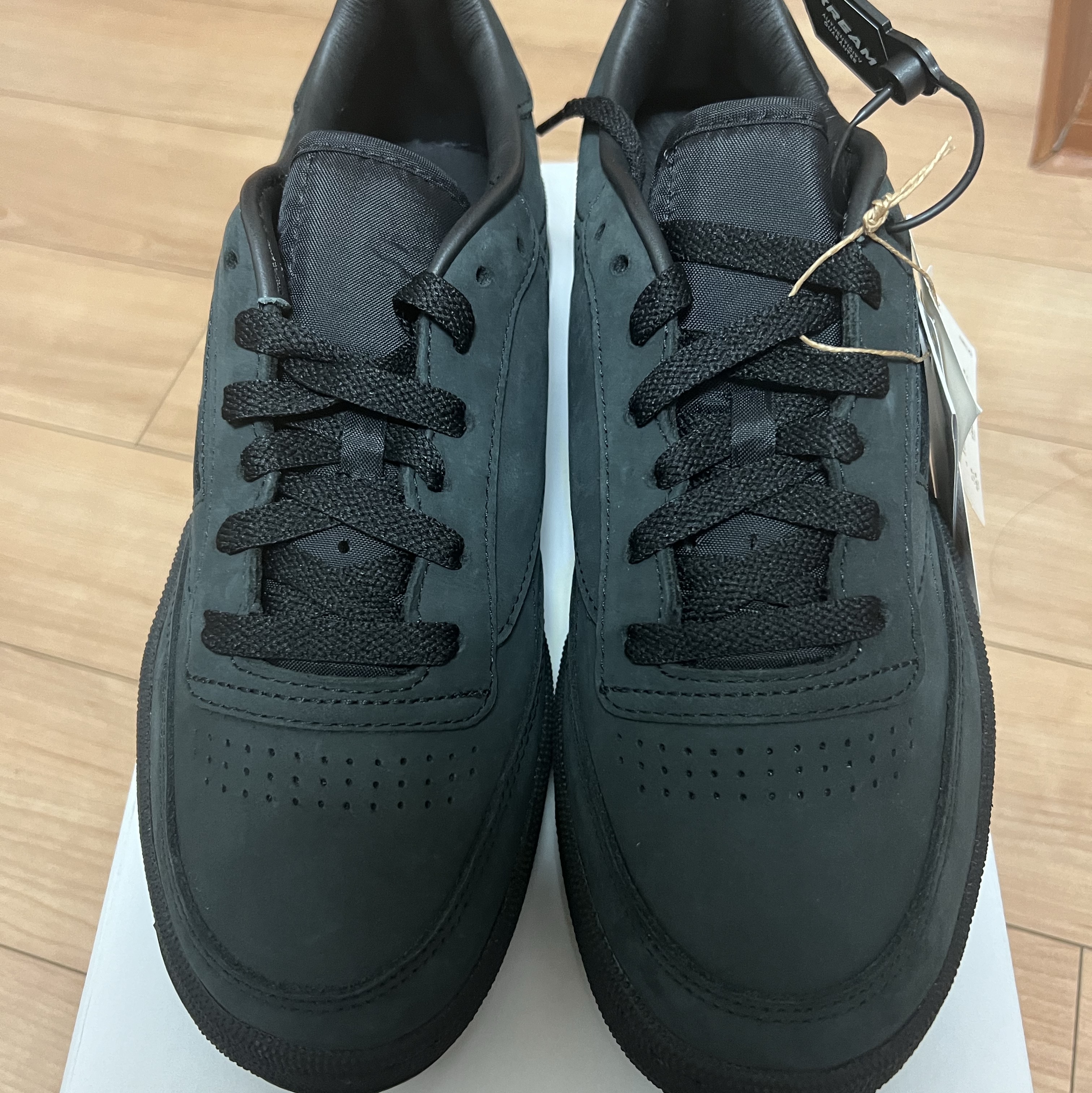 Reebok x JJJJound Club C 85 Triple Black 착용 스타일