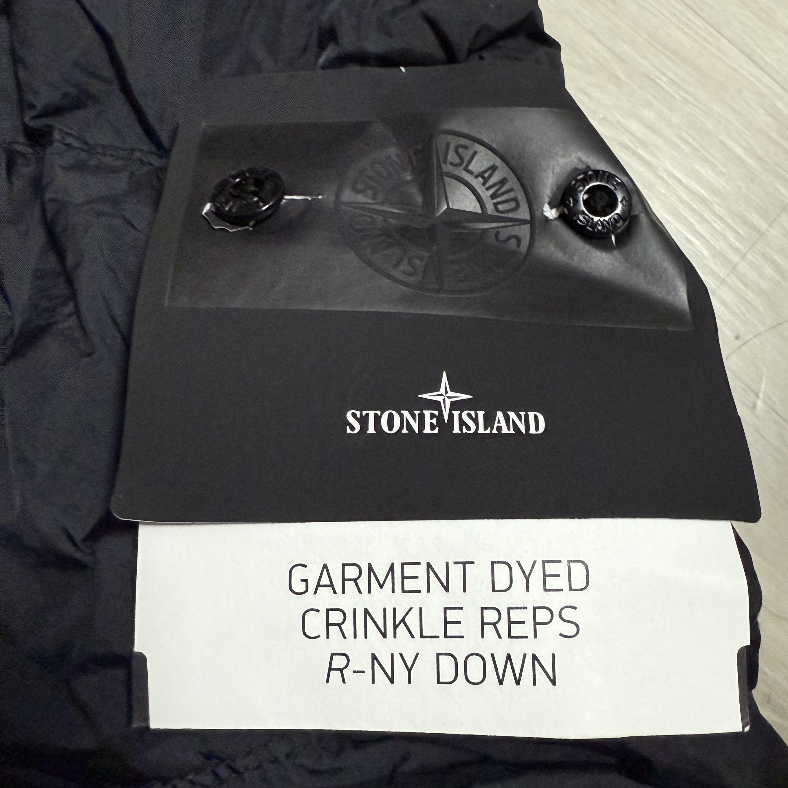 Stone Island 40723 Crinkle Reps Hooded Down Jacket Black - 24FW 착용 스타일 - 3