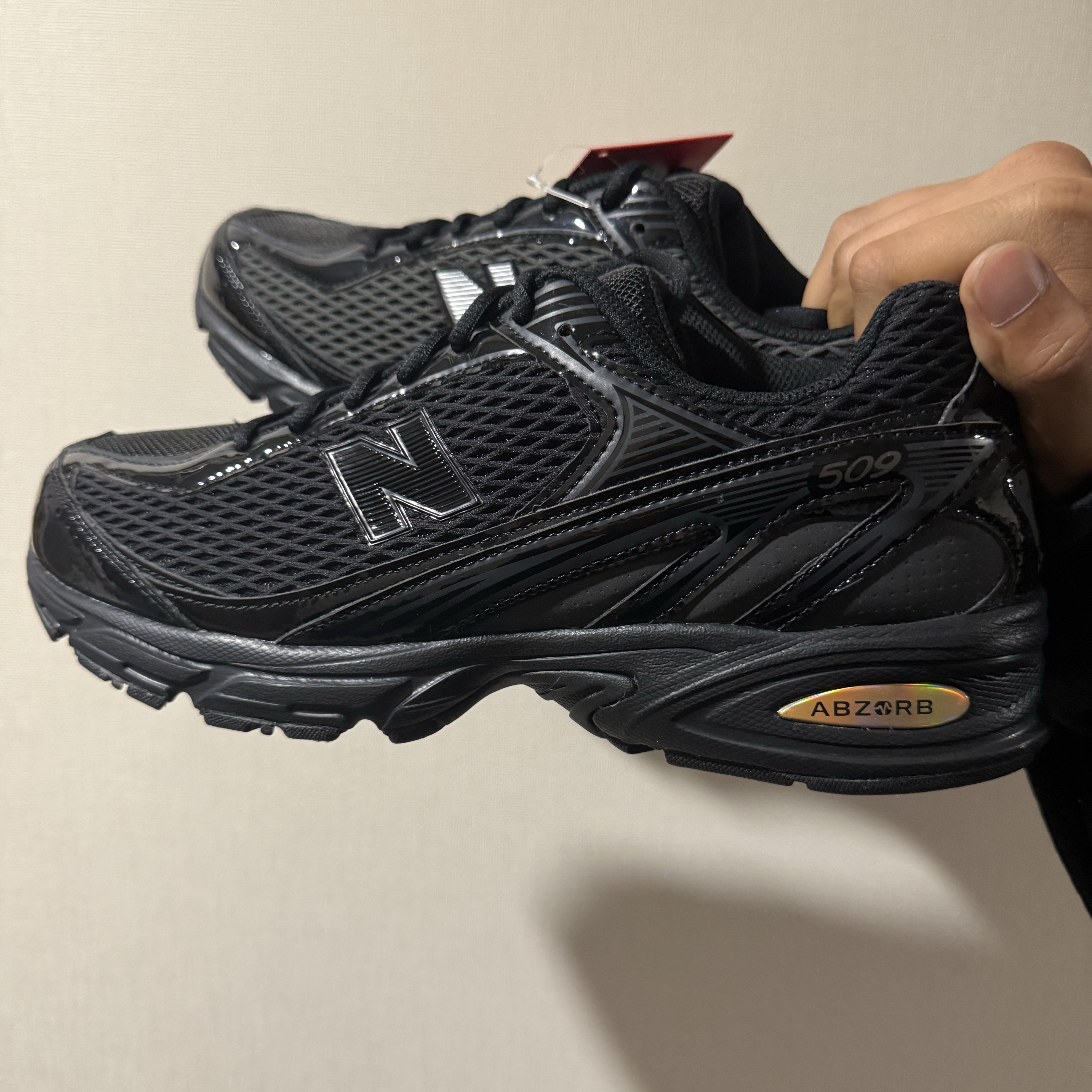 New Balance 509 Black 착용 스타일 - 3