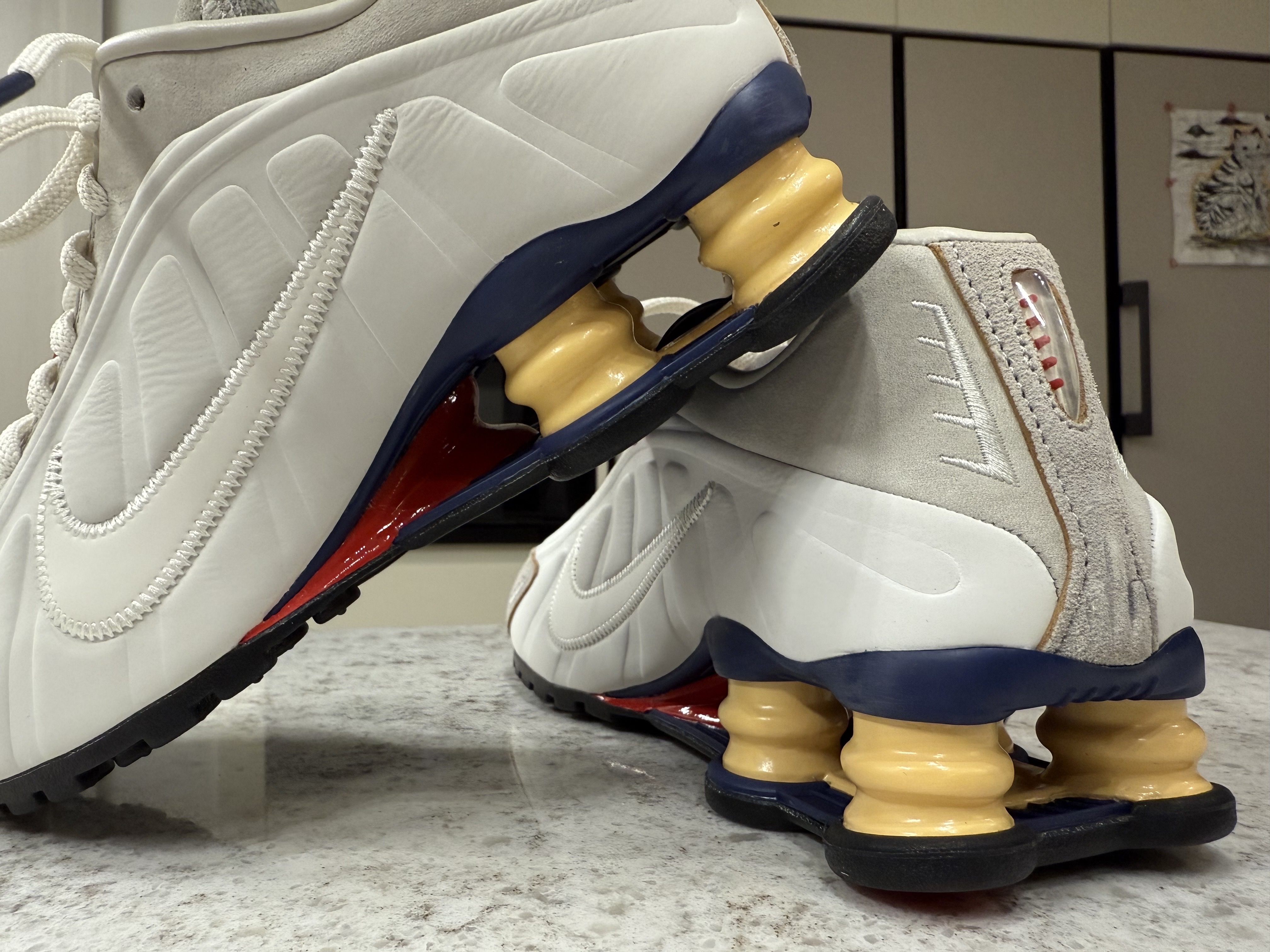 Nike Shox R4 PRM Light Iron Ore and Phantom 착용 스타일 - 6