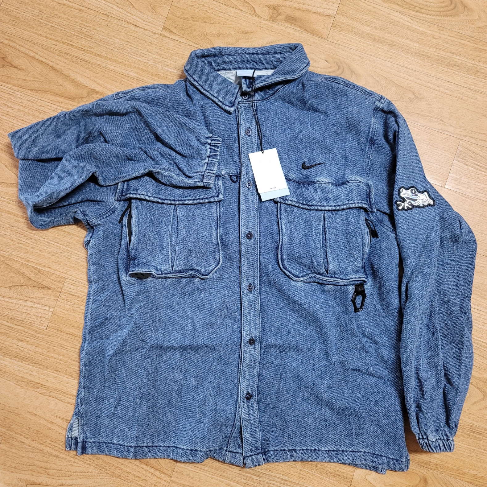 Nike x Drake Nocta Opal Lily Pad Denim Shirt French Blue (FZ3260-486) 착용 스타일 - 1
