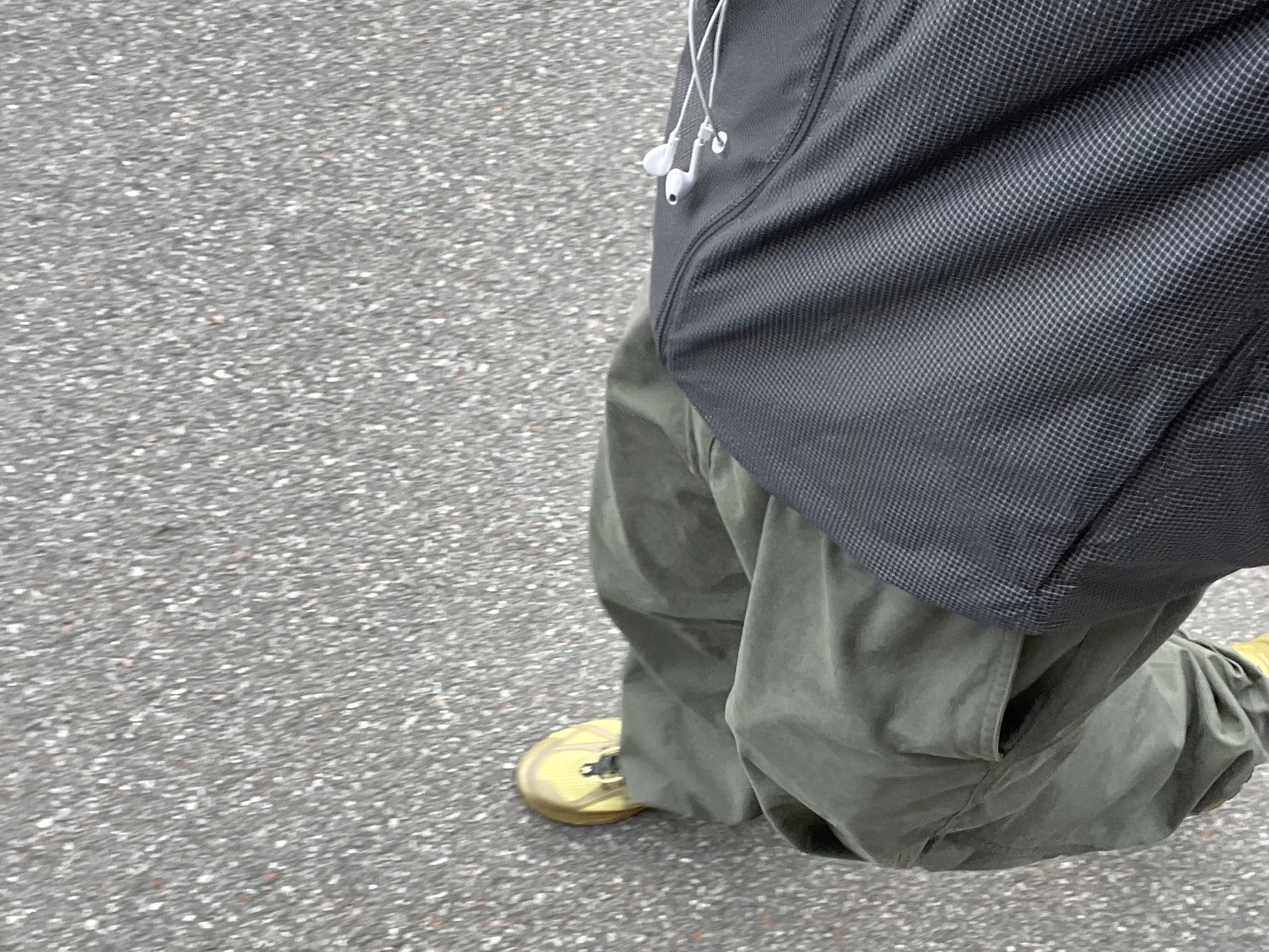 New Balance x Cayl 1906R Yellow 착용 스타일 - 3
