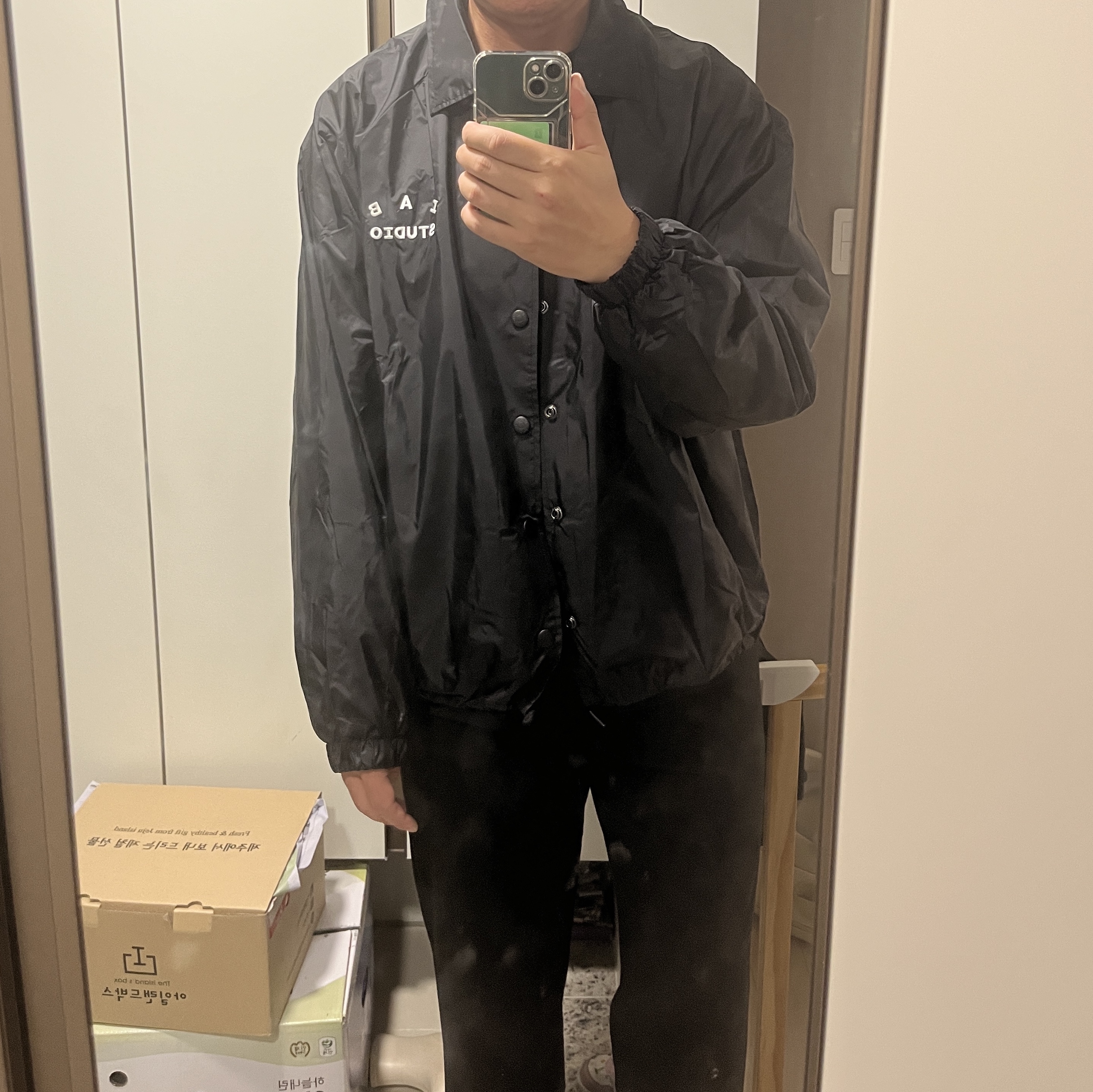 IAB Studio Coach Jacket Black 착용 스타일