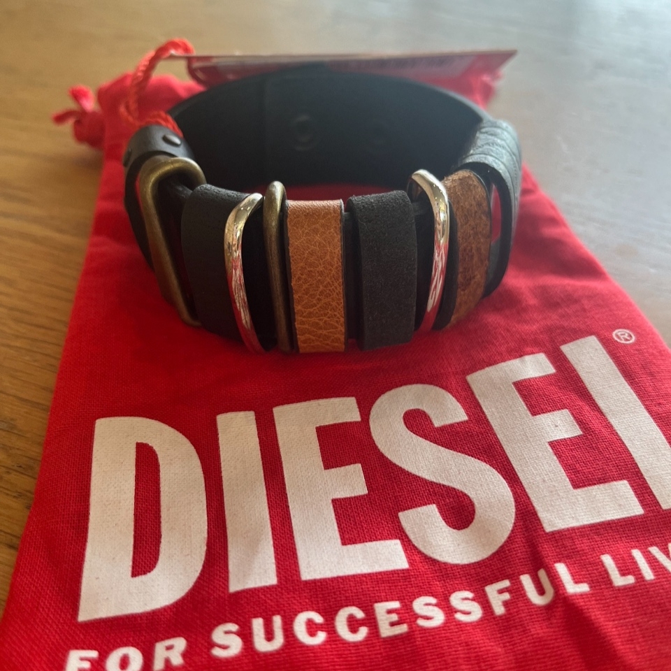 Diesel A-Loops Bracelet Black 착용 스타일