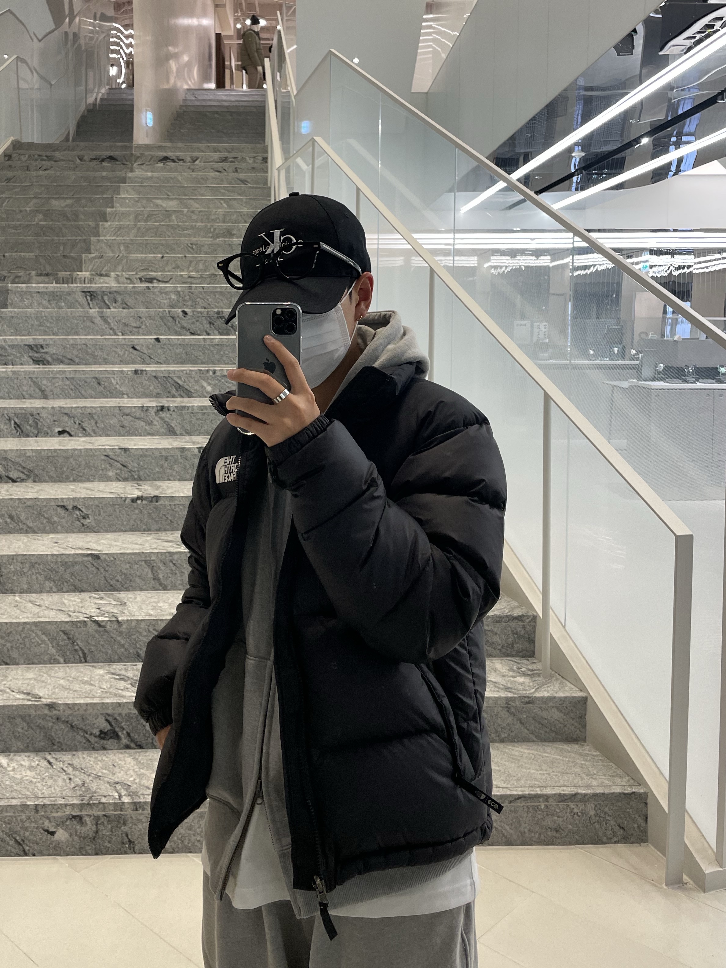 The North Face 1996 Eco Nuptse Jacket Black 착용 스타일 - 1