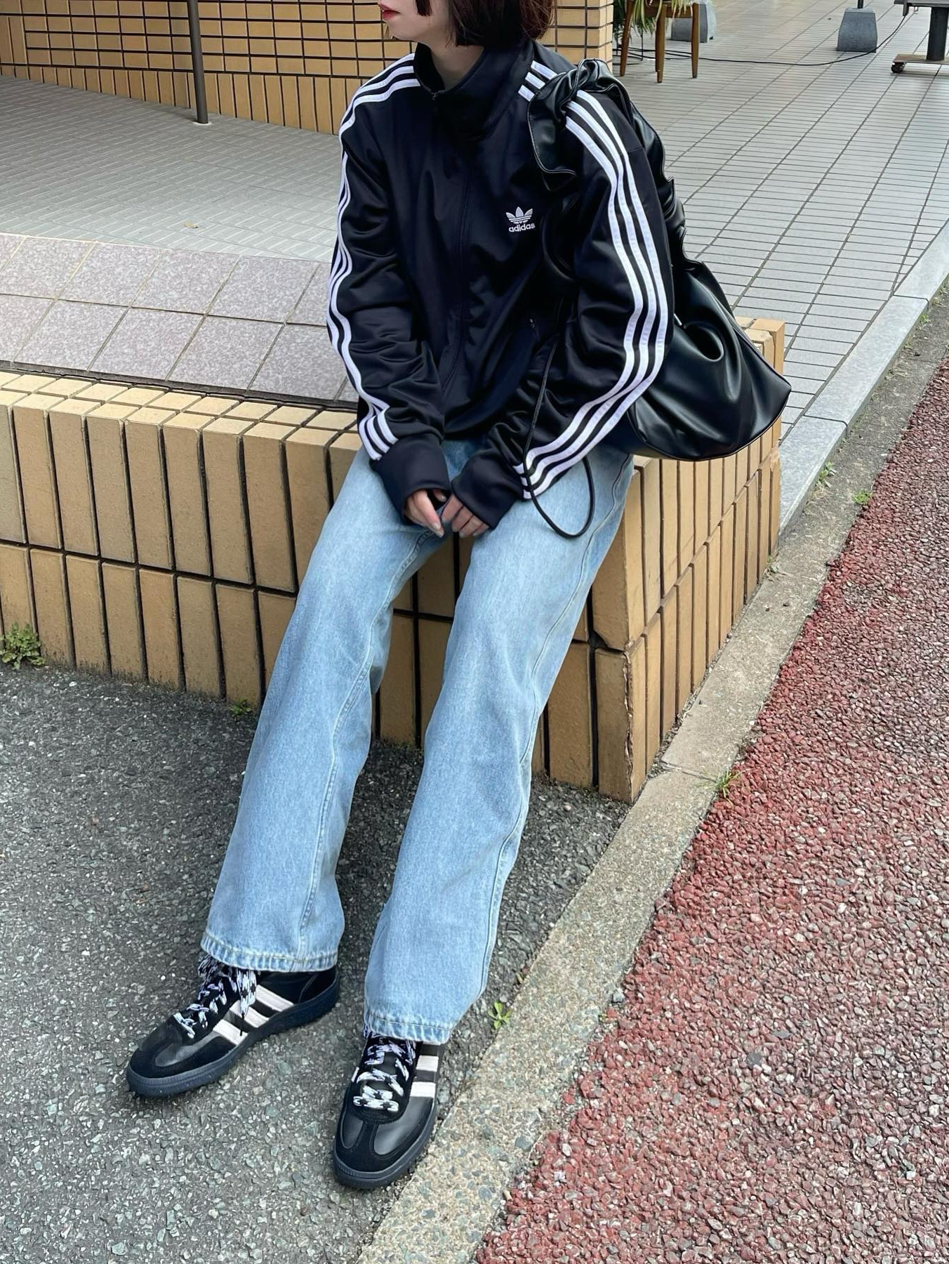 (W) Adidas Adicolor Classic Loose Firebird Track Top Dark Blue - KR Sizing, Adidas Adicolor Classic Beckenbauer Track Top Black - KR Sizing 착용 스타일 - 3