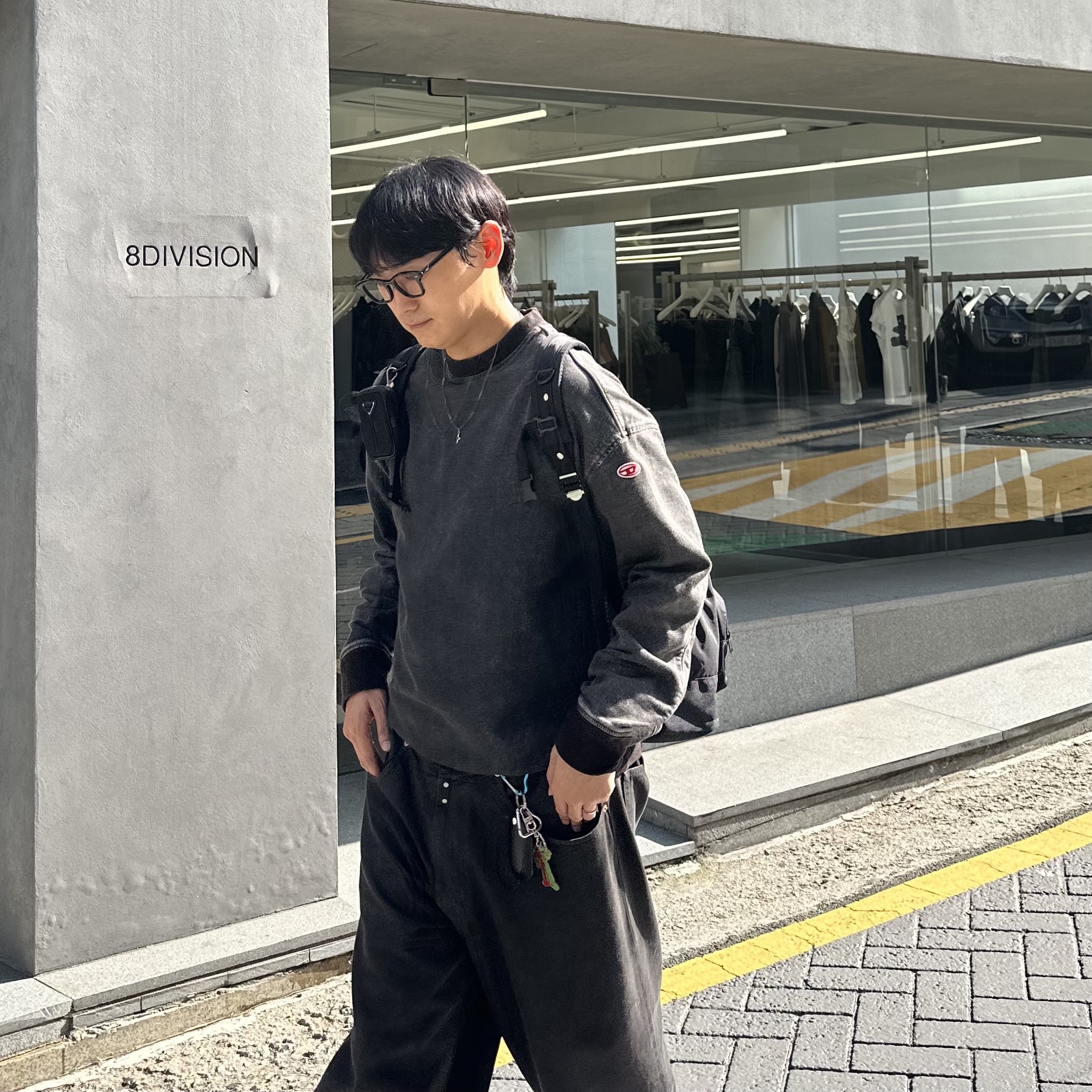 Diesel D-Krib-Ne Vintage-look Track Denim Sweatshirt Medium Blue, MM6 Maison Margiela Destroyed Wide Denim Pants Black 착용 스타일 - 3