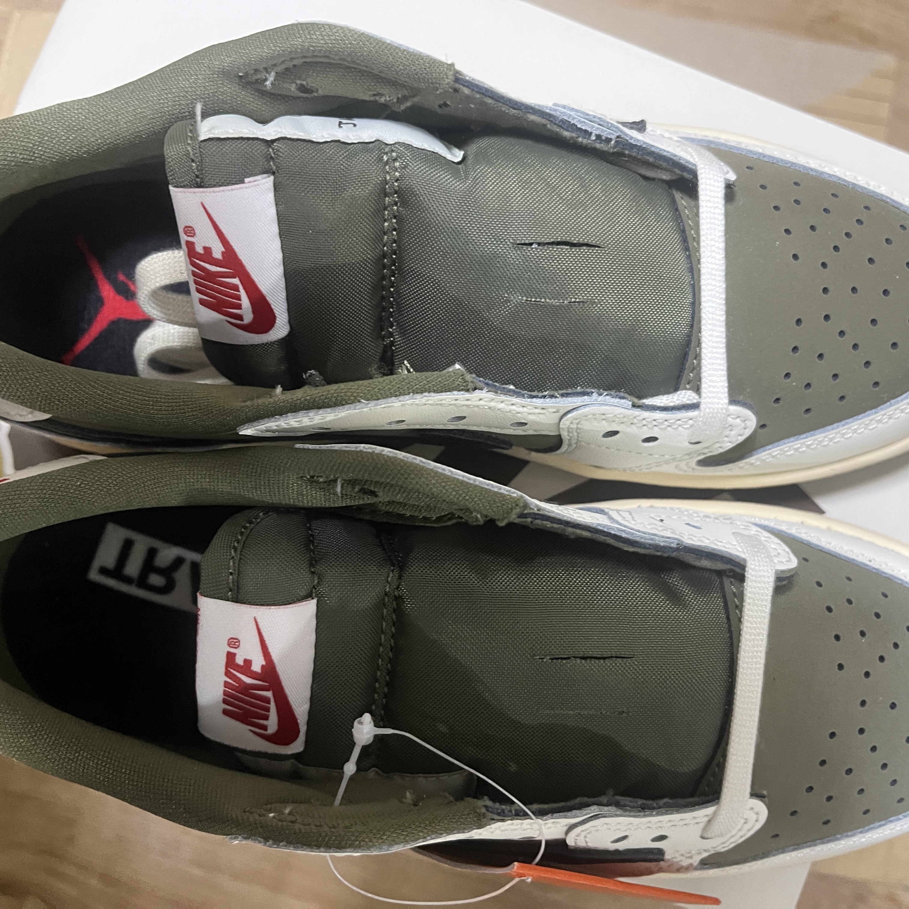 (PS) Jordan 1 x Travis Scott Retro Low OG SP Reverse Olive 착용 스타일 - 4
