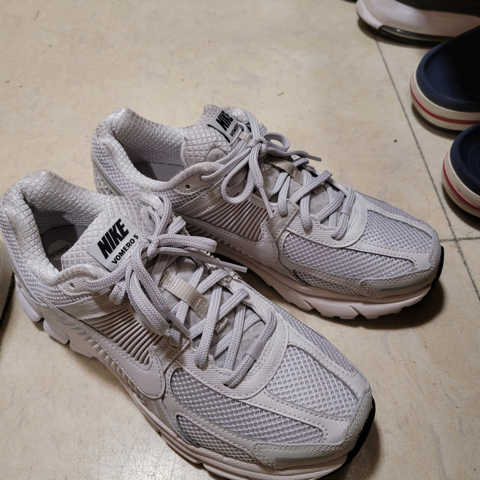 Nike Zoom Vomero 5 SP Vast Grey 2023 착용 스타일 - 2