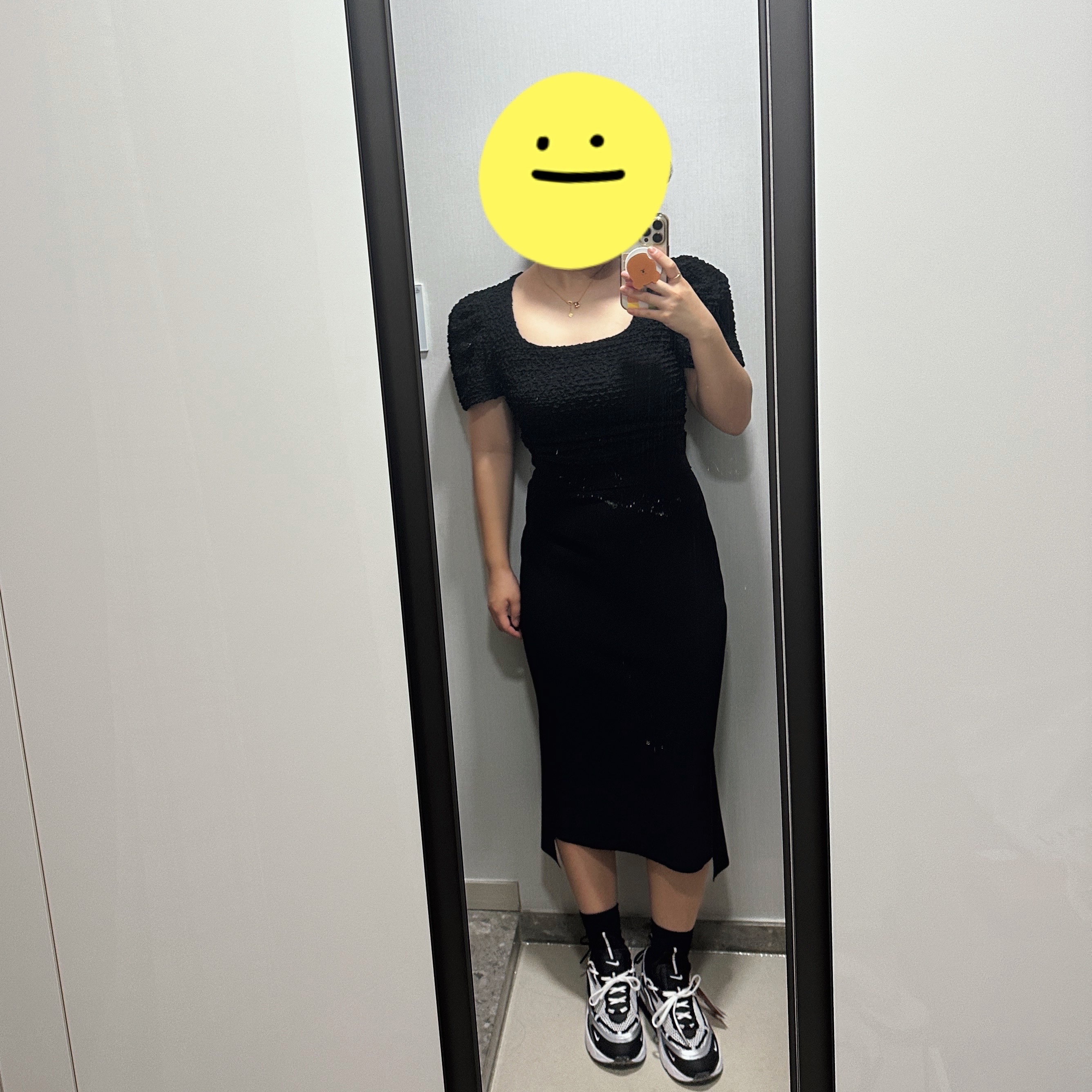(W) Nike Air Max Furyosa Silver and Black 착용 스타일 - 1