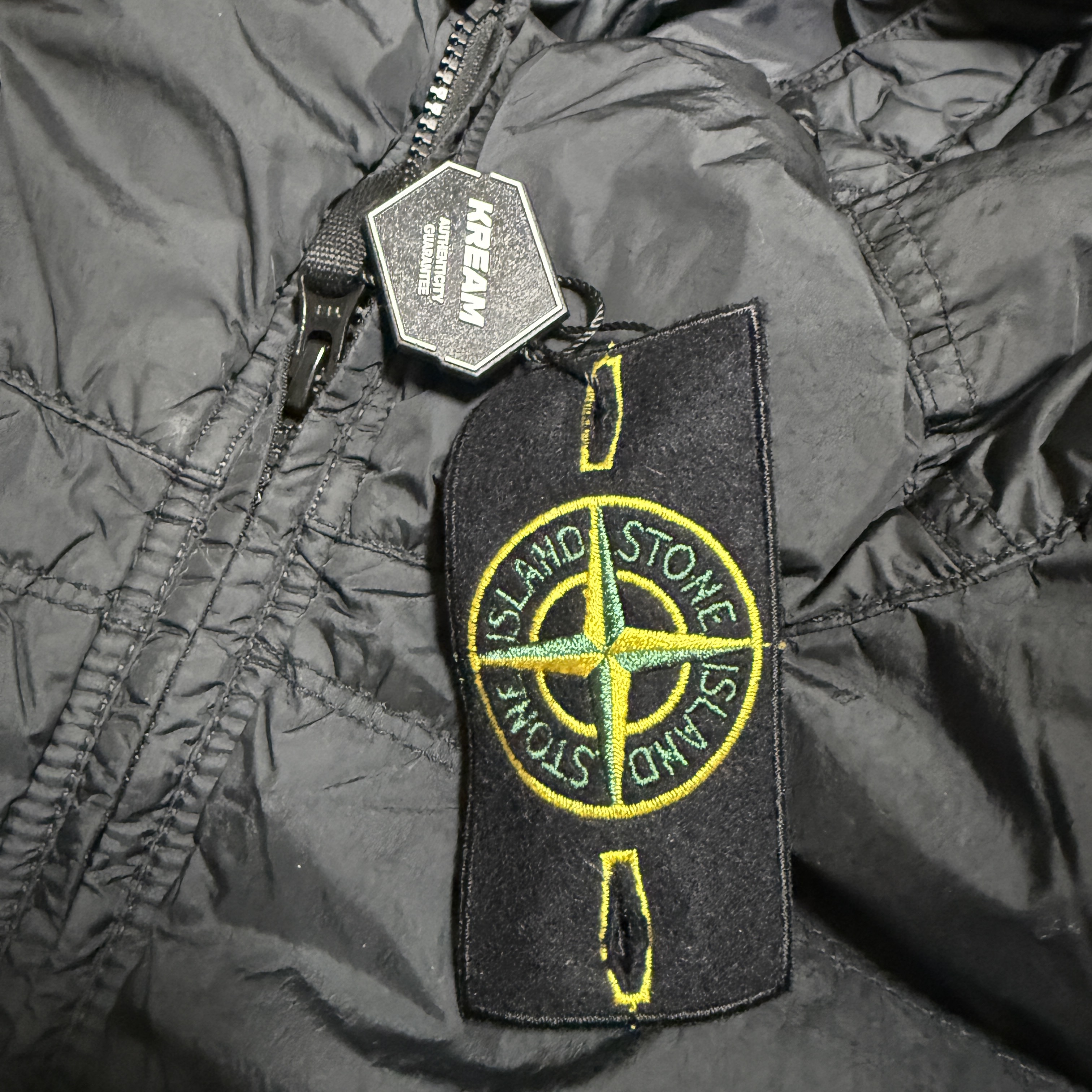 Stone Island 40723 Crinkle Reps Hooded Down Jacket Black - 24FW 착용 스타일 - 2