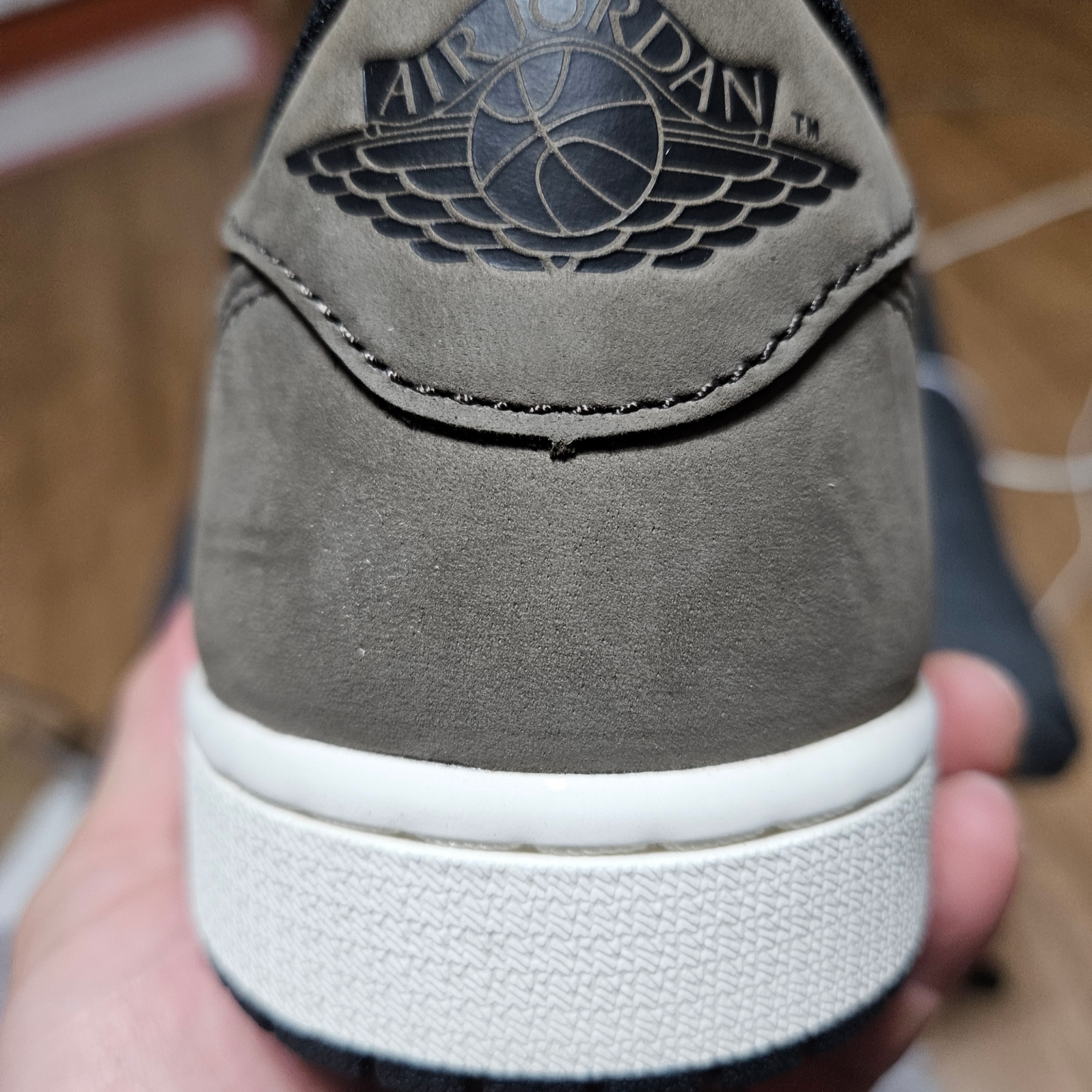 Jordan 1 Retro Low OG Mocha 착용 스타일 - 3