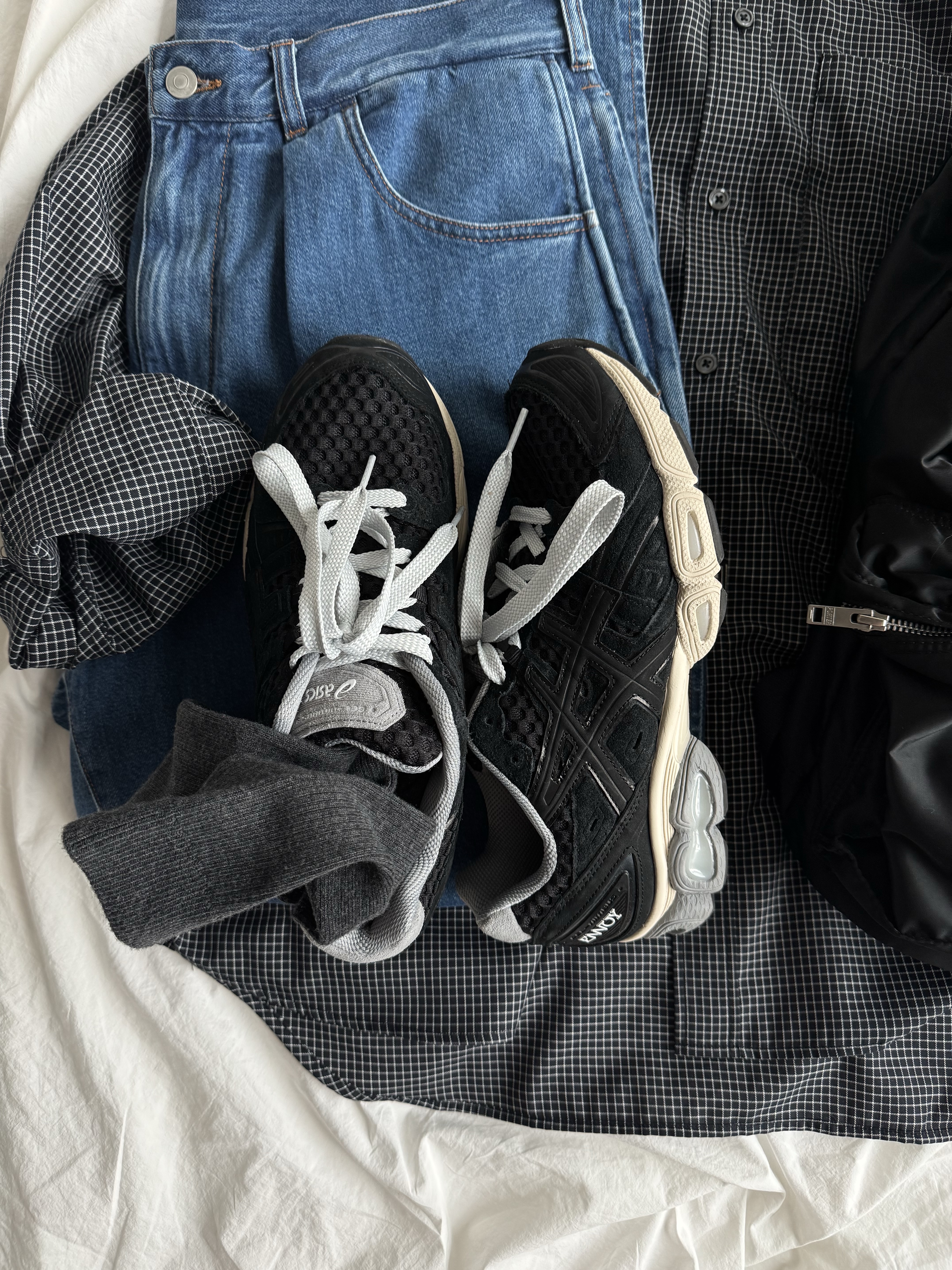 Asics x Ennoy Gel-Nimbus 9 Black Sheet Rock 착용 스타일 - 3