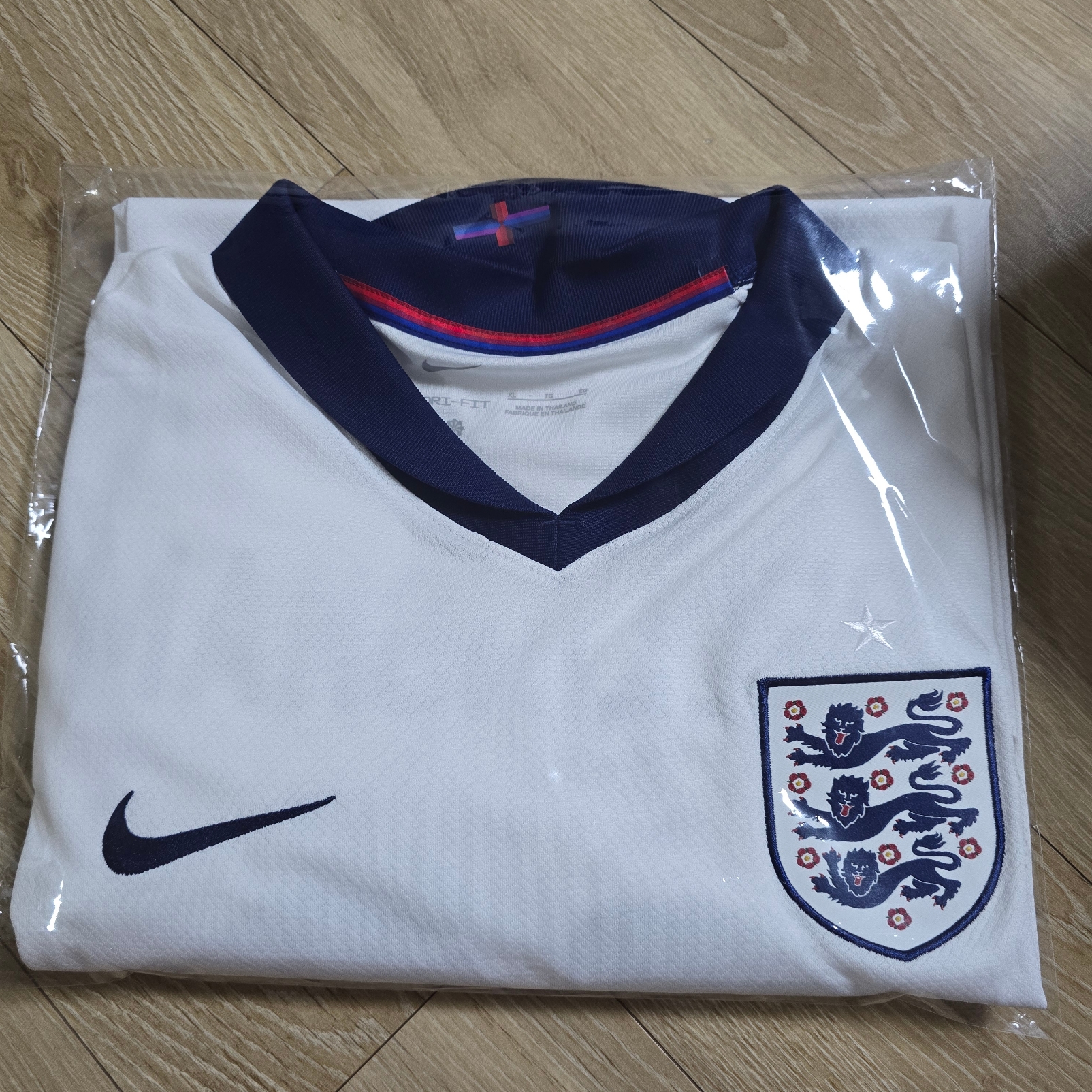 Nike England 2024/25 Dri-Fit Stadium Home Replica Jersey White Blue Void (Non Marking Ver.) 착용 스타일 - 2