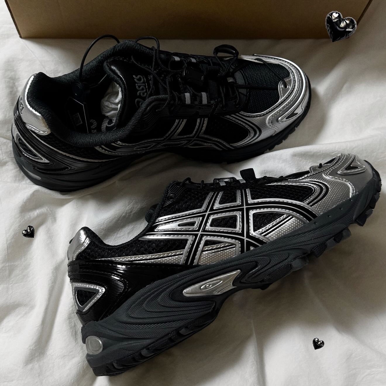 Asics Gel-Kahana TR V4 Carbon Black 착용 스타일