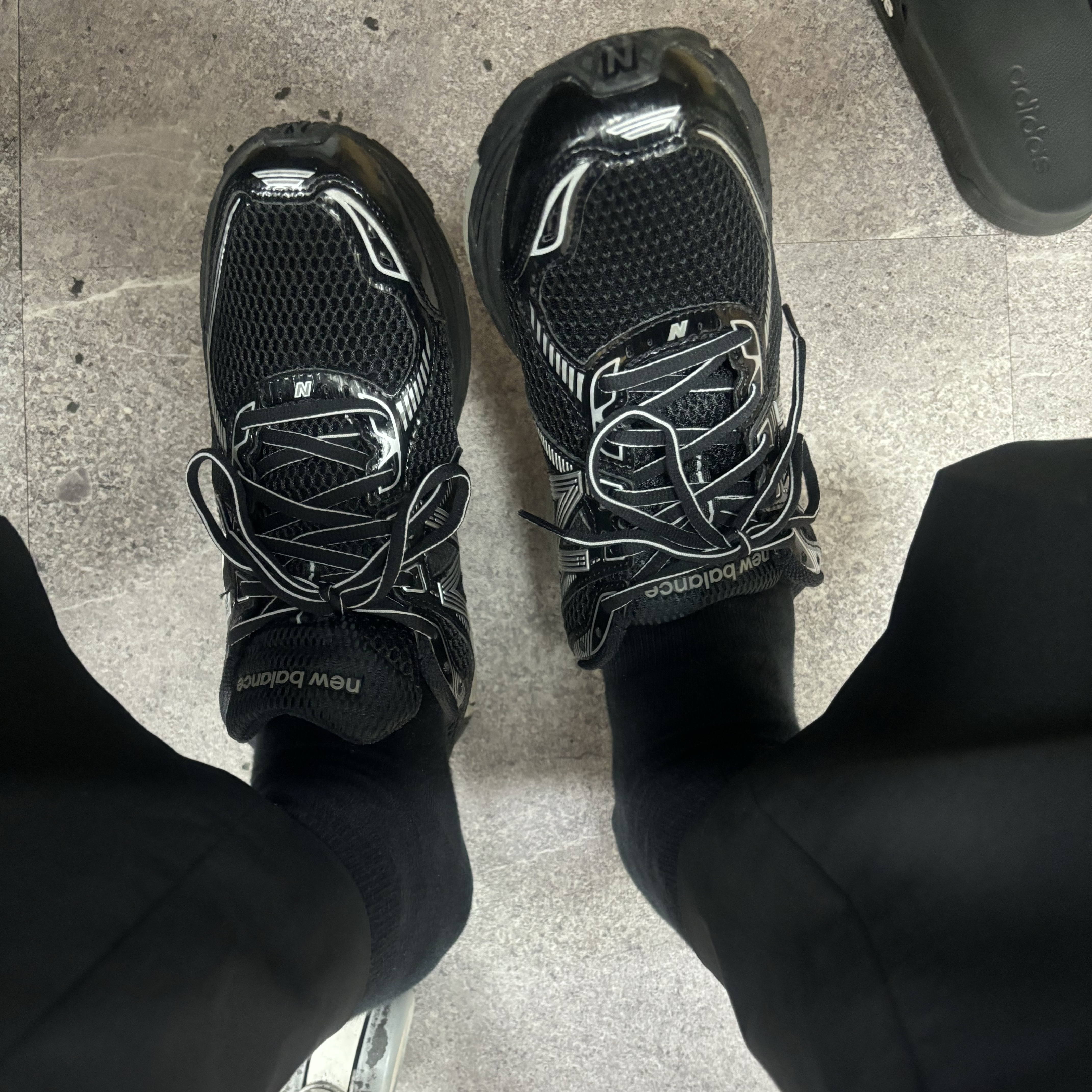 New Balance 860v2 Black Grey 착용 스타일