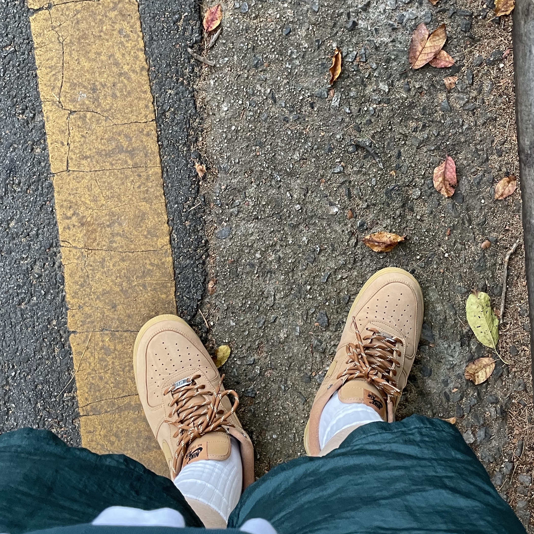 Nike Air Force 1 '07 WB Flax 착용 스타일