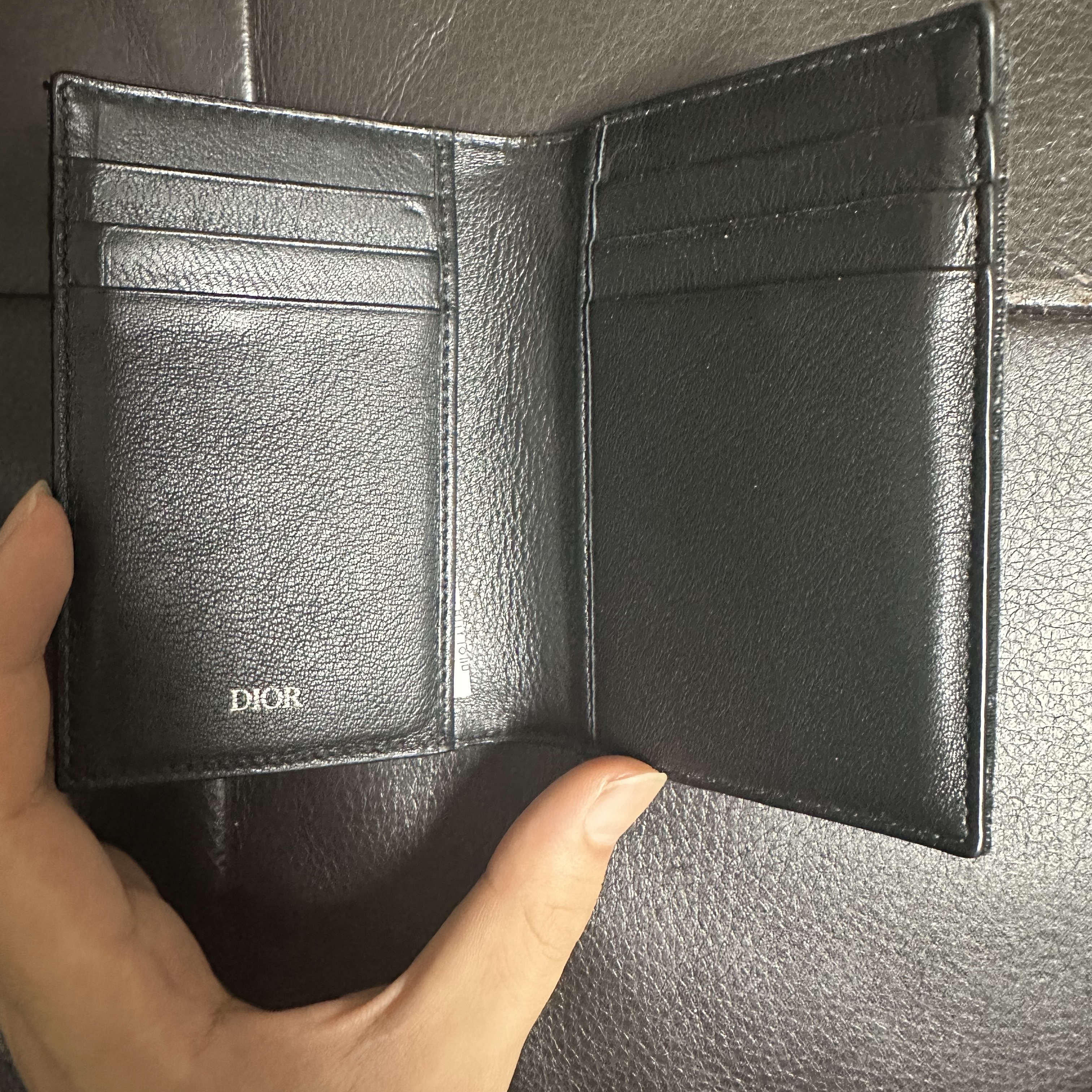 Dior Bi-Fold Card Holder Black Dior Oblique Jacquard 착용 스타일 - 2