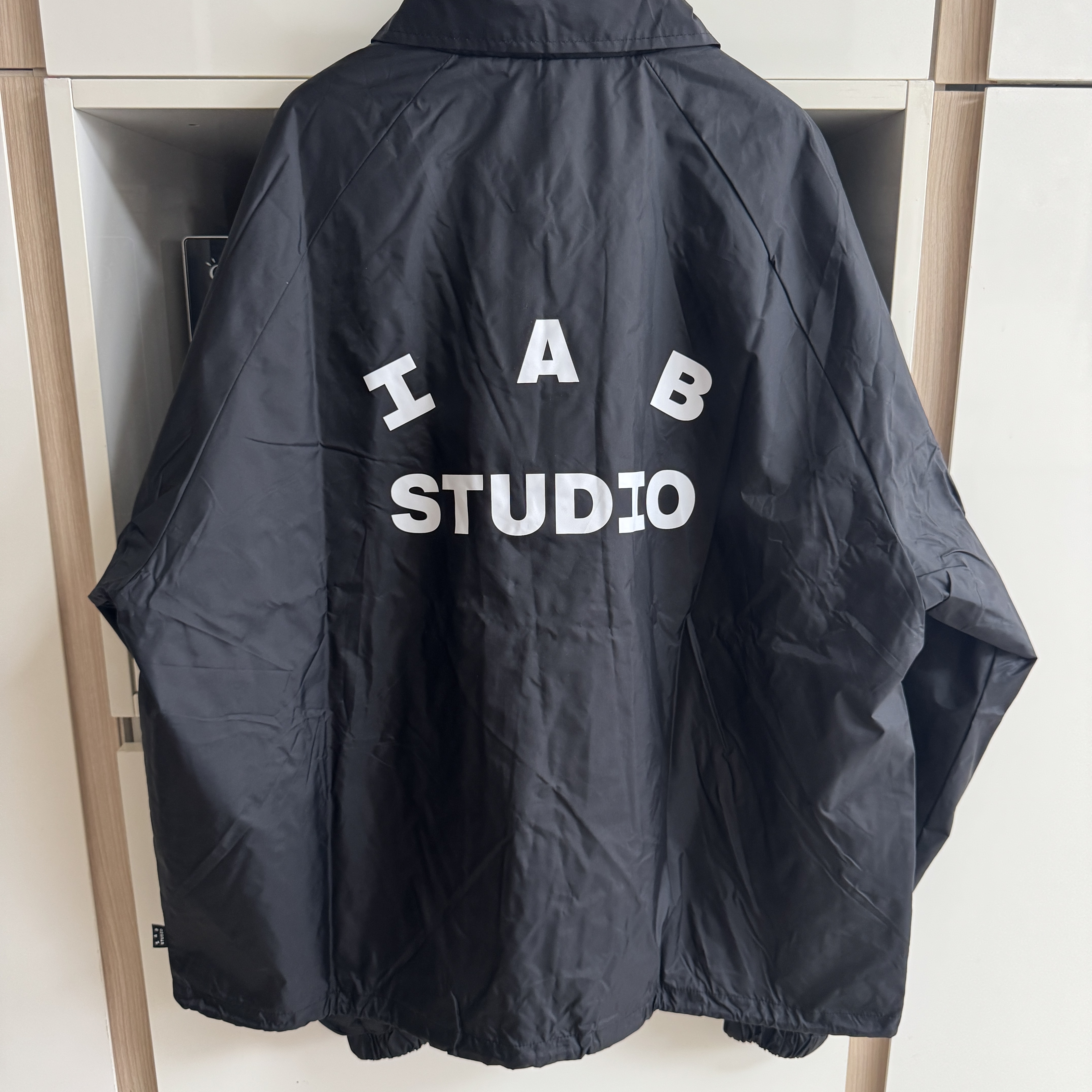 IAB Studio Coach Jacket Black 착용 스타일 - 2
