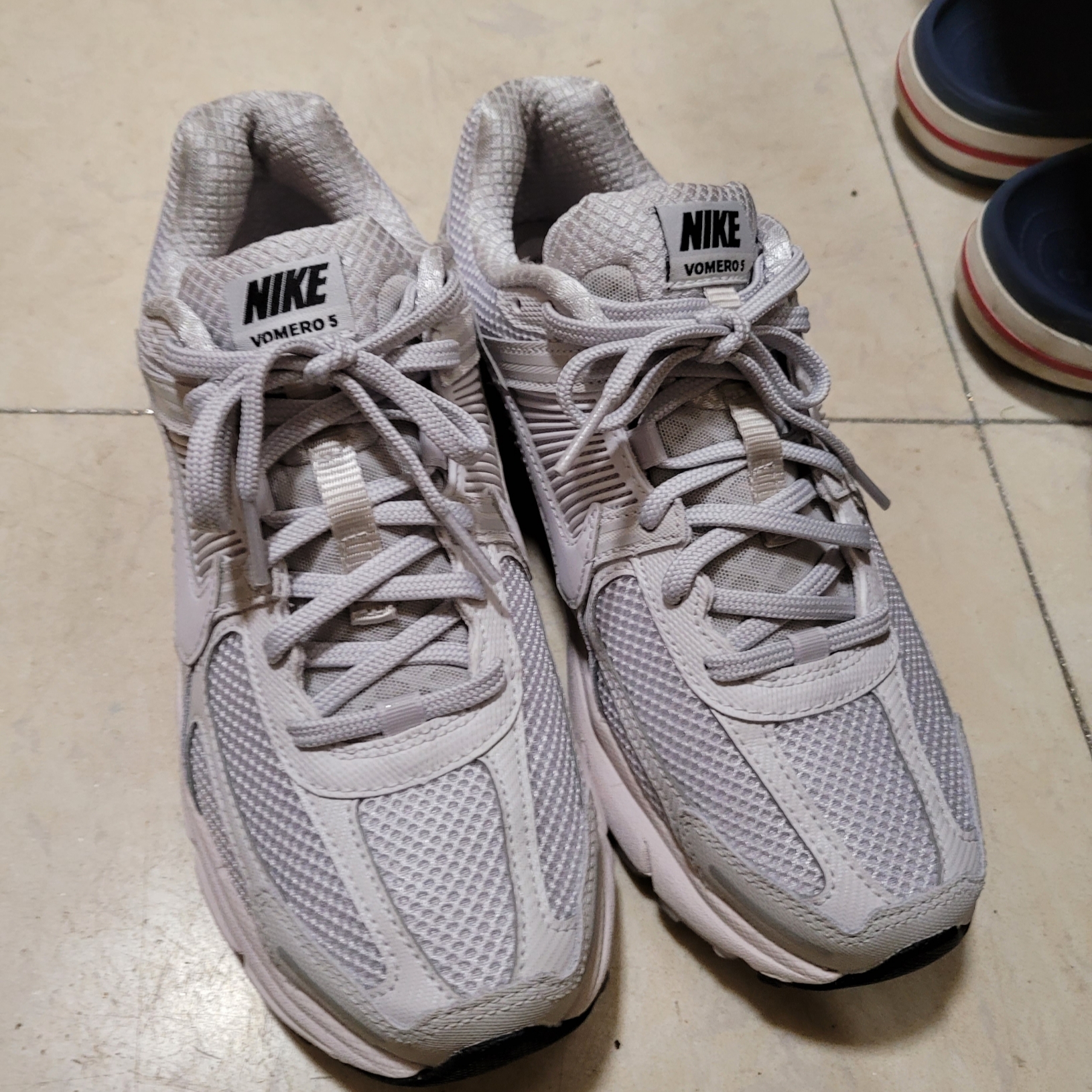 Nike Zoom Vomero 5 SP Vast Grey 2023 착용 스타일 - 3