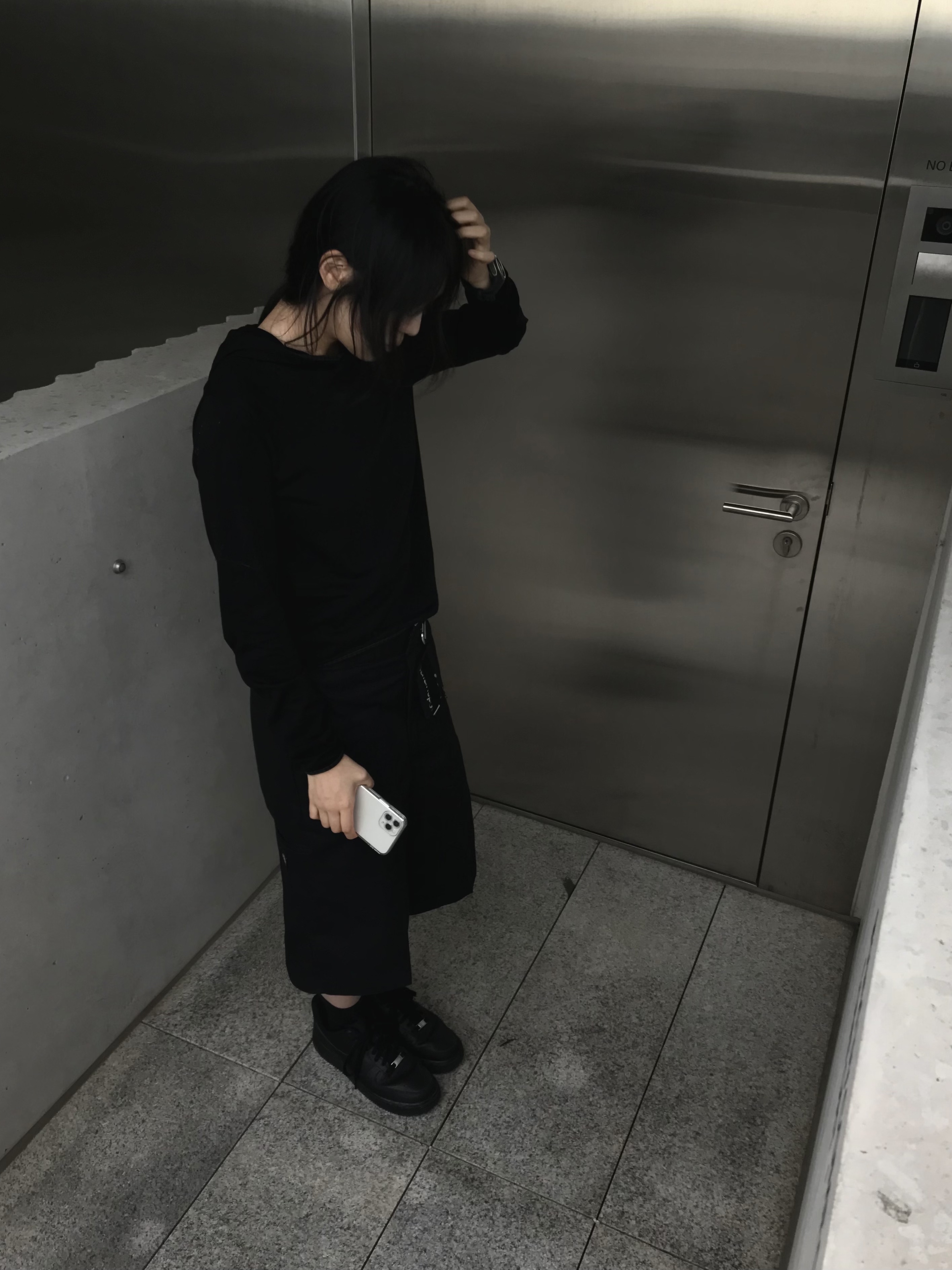 Safarispot Basic Safari Keyring Card Wallet Black, Nike Air Force 1 '07 Low Triple Black 착용 스타일 - 1