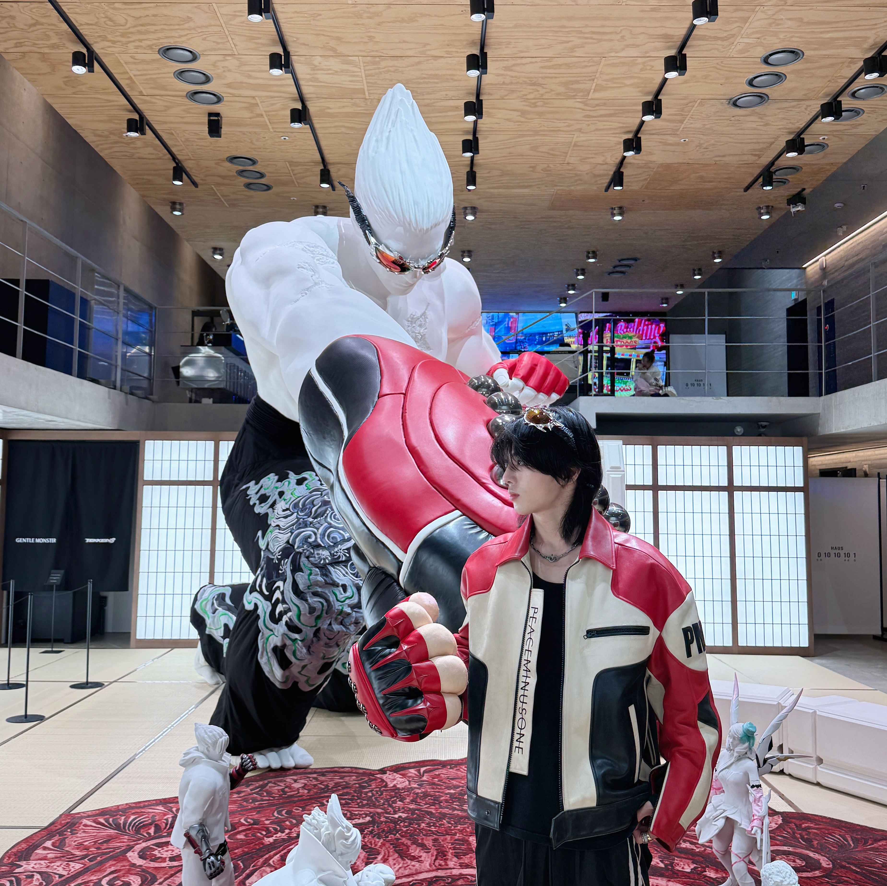 Gentle Monster x Tekken 8 Inferno CS1 Silver Red, Balenciaga Bulldozer Lace-Up Boot Black 착용 스타일 - 1