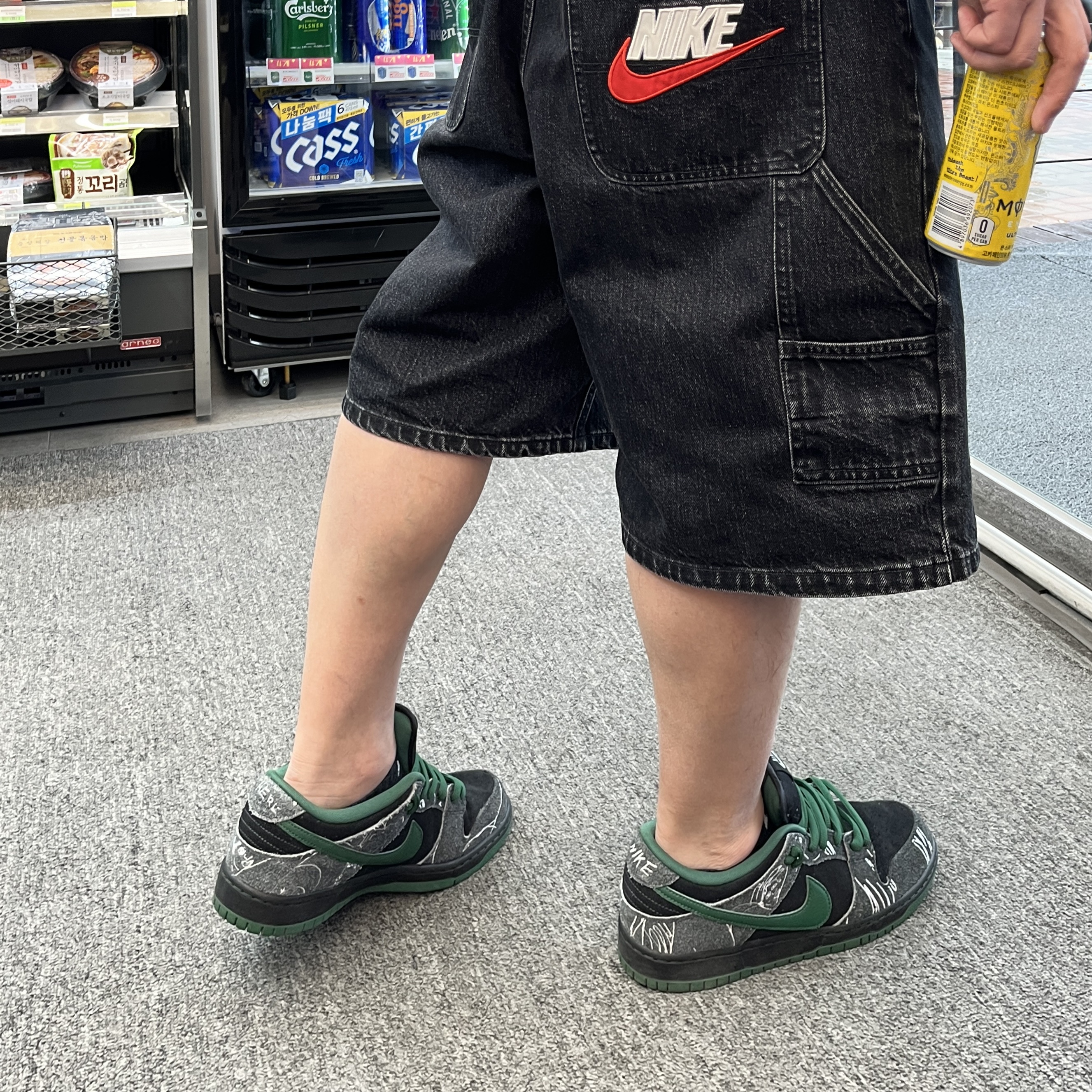 Nike x There SB Dunk Low Pro Anthracite and Gorge Green, Supreme x Nike Denim Short Black - 24SS 착용 스타일 - 2