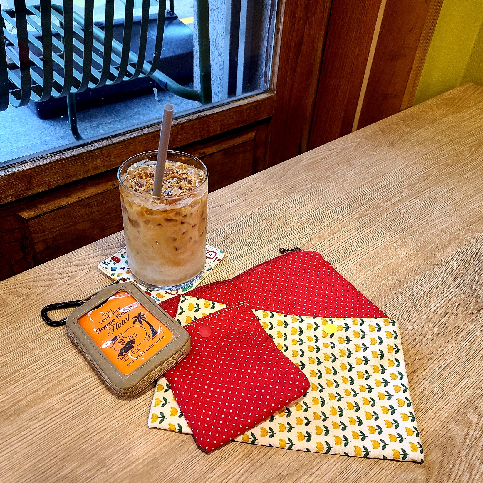Starbucks 21 Summer Sunset Umbrella Purple, Human Made Military Card Case Beige 착용 스타일 - 3