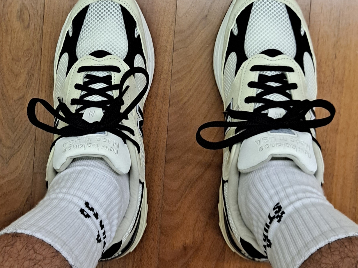 New Balance 993 Made in USA Sea Salt Black 착용 스타일 - 2