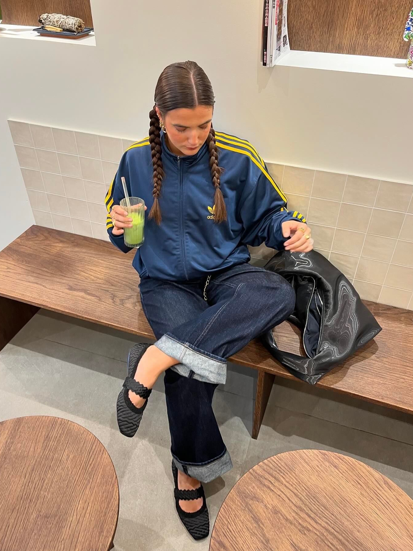 (W) Adidas Adicolor Classic Loose Firebird Track Top Dark Blue - KR Sizing, Adidas Adicolor Classic Beckenbauer Track Top Black - KR Sizing 착용 스타일 - 2