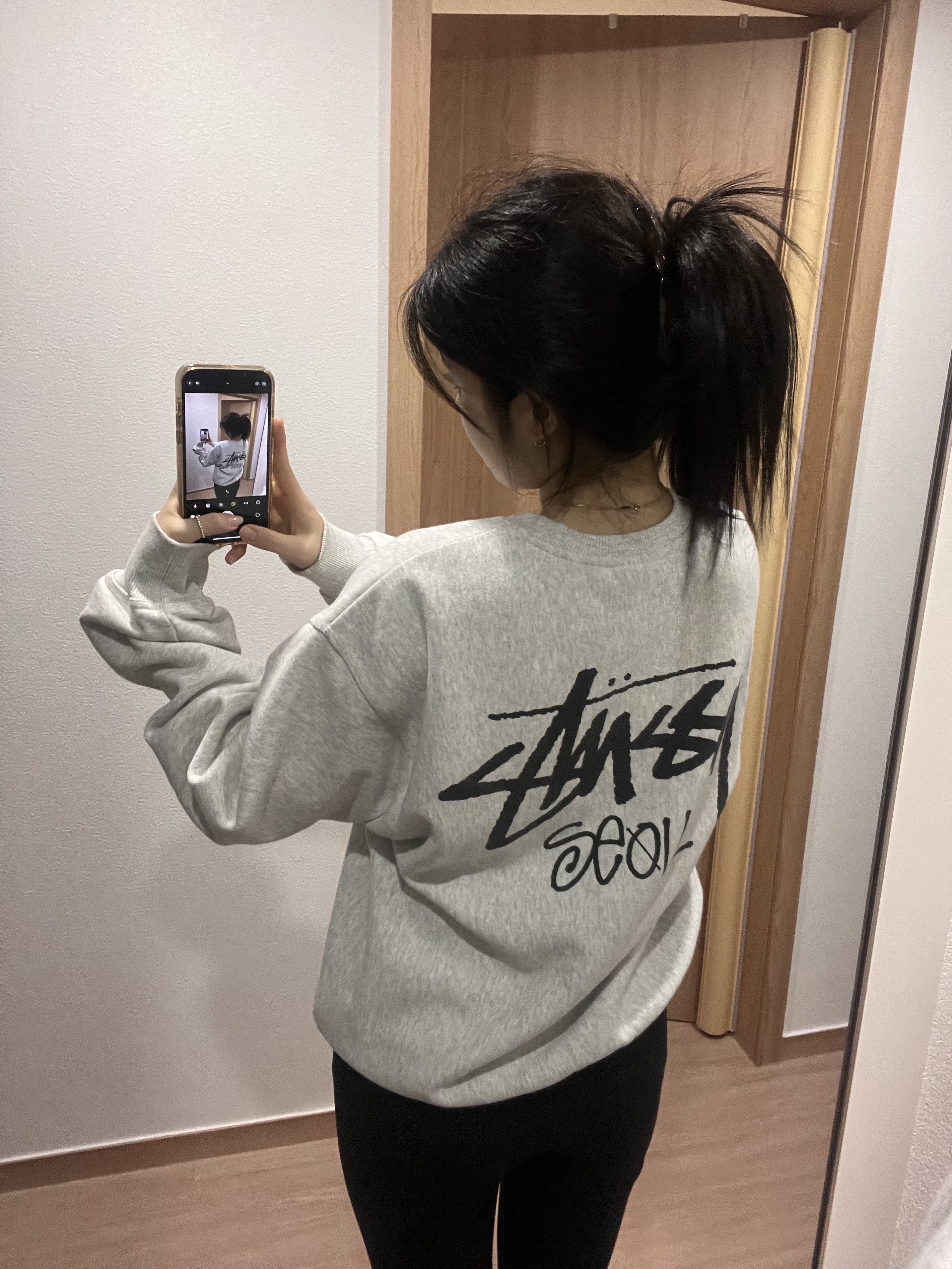 Stussy Stock Seoul Crew Ash Heather, Stussy Stock Seoul Crew Ash Heather 2023 착용 스타일