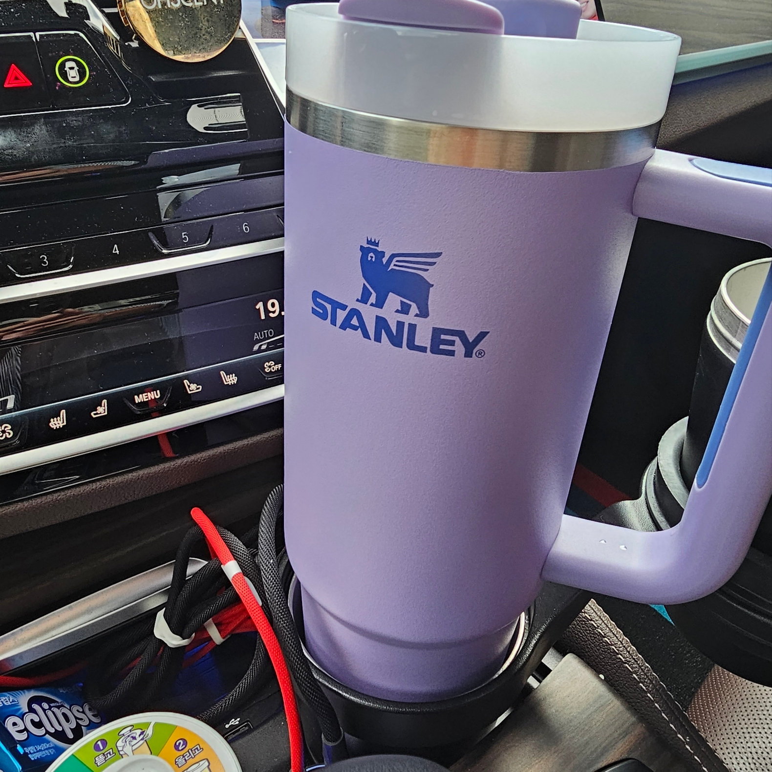 Stanley Quencher H2.0 FlowState Tumbler 887ml Lavender 착용 스타일