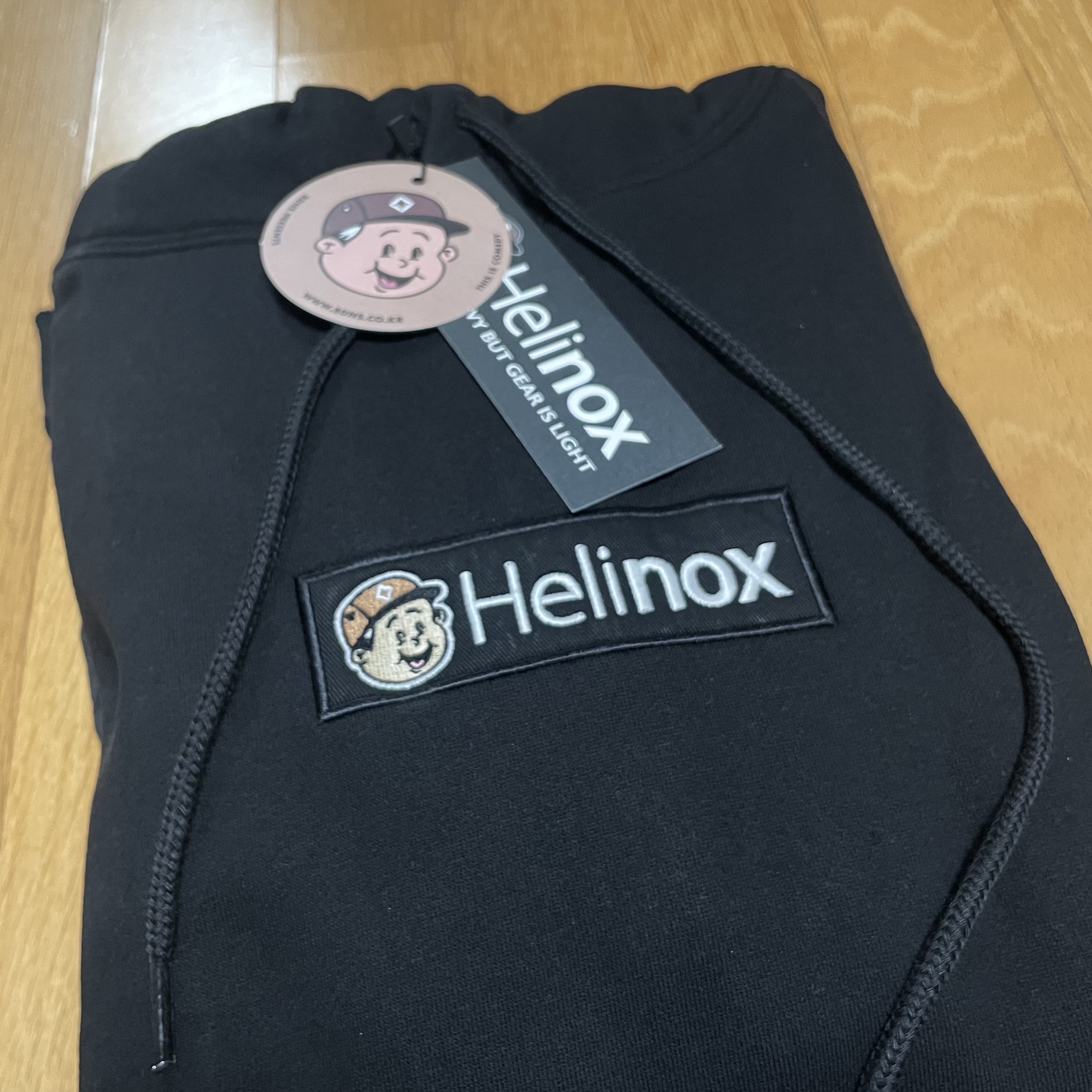 Helinox x BDNS Hoodie Black 착용 스타일