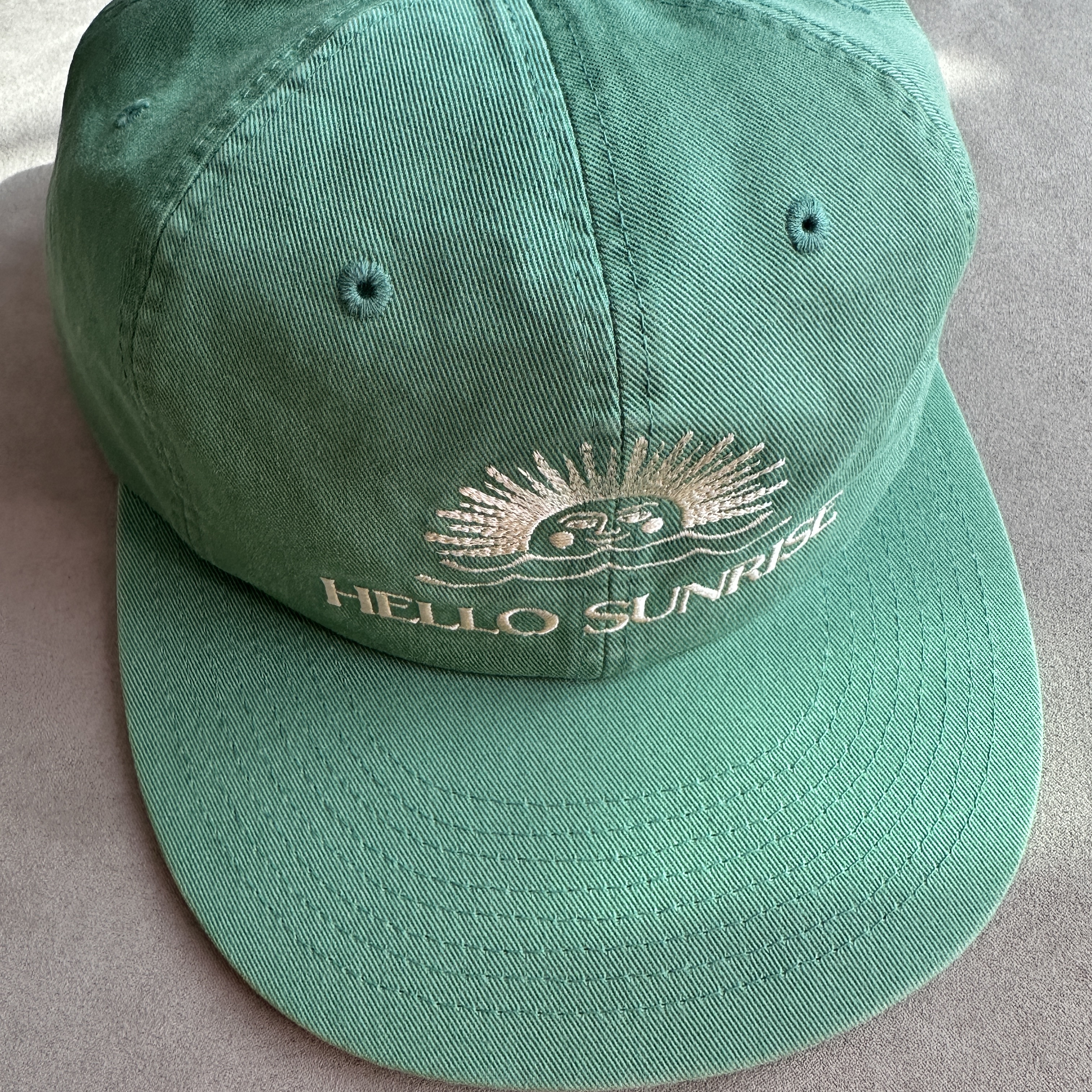 Hello Sunrise Washed OG Logo 6Panel Cap Vintage Green 착용 스타일