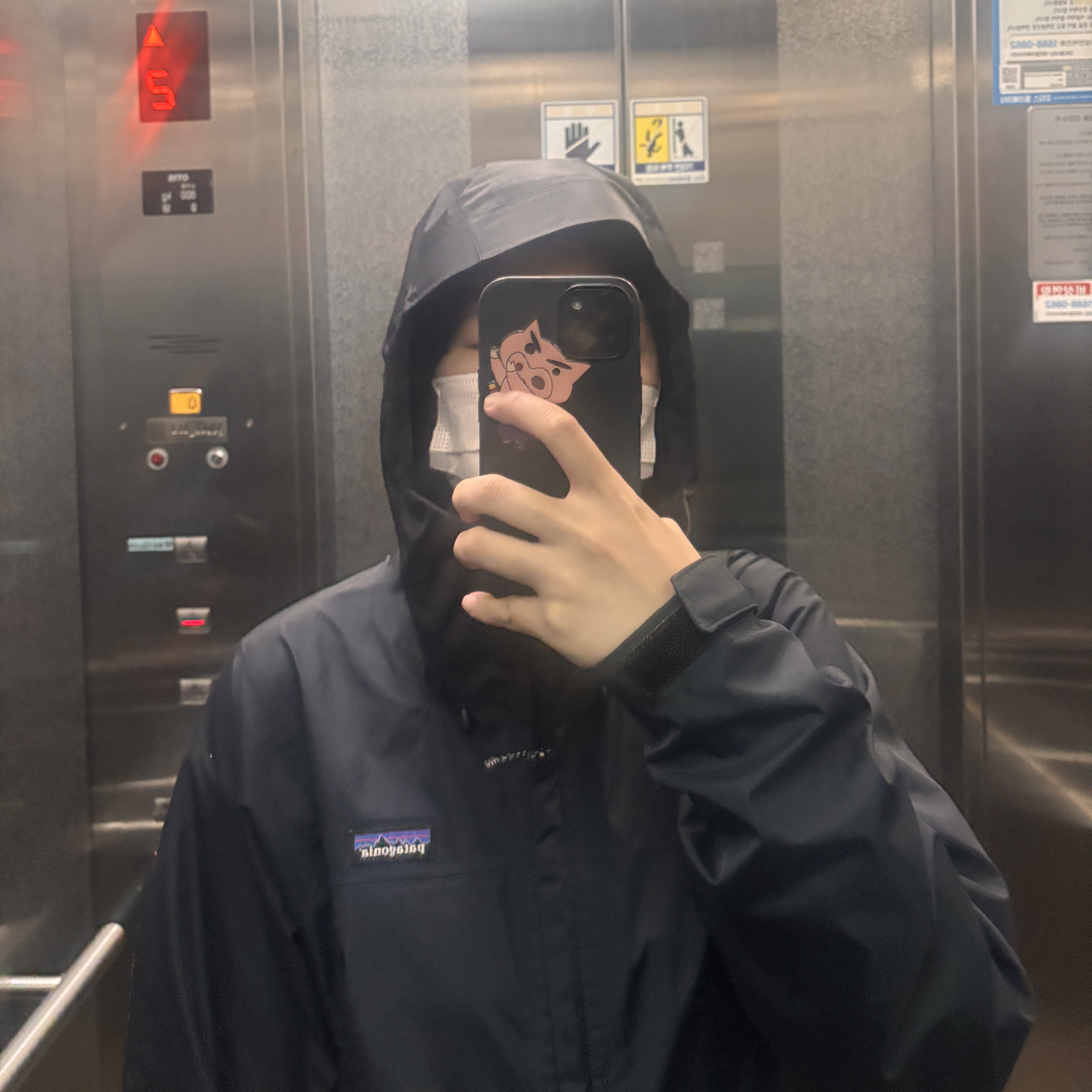 (W) Patagonia Torrentshell 3L Rain Jacket Black 착용 스타일