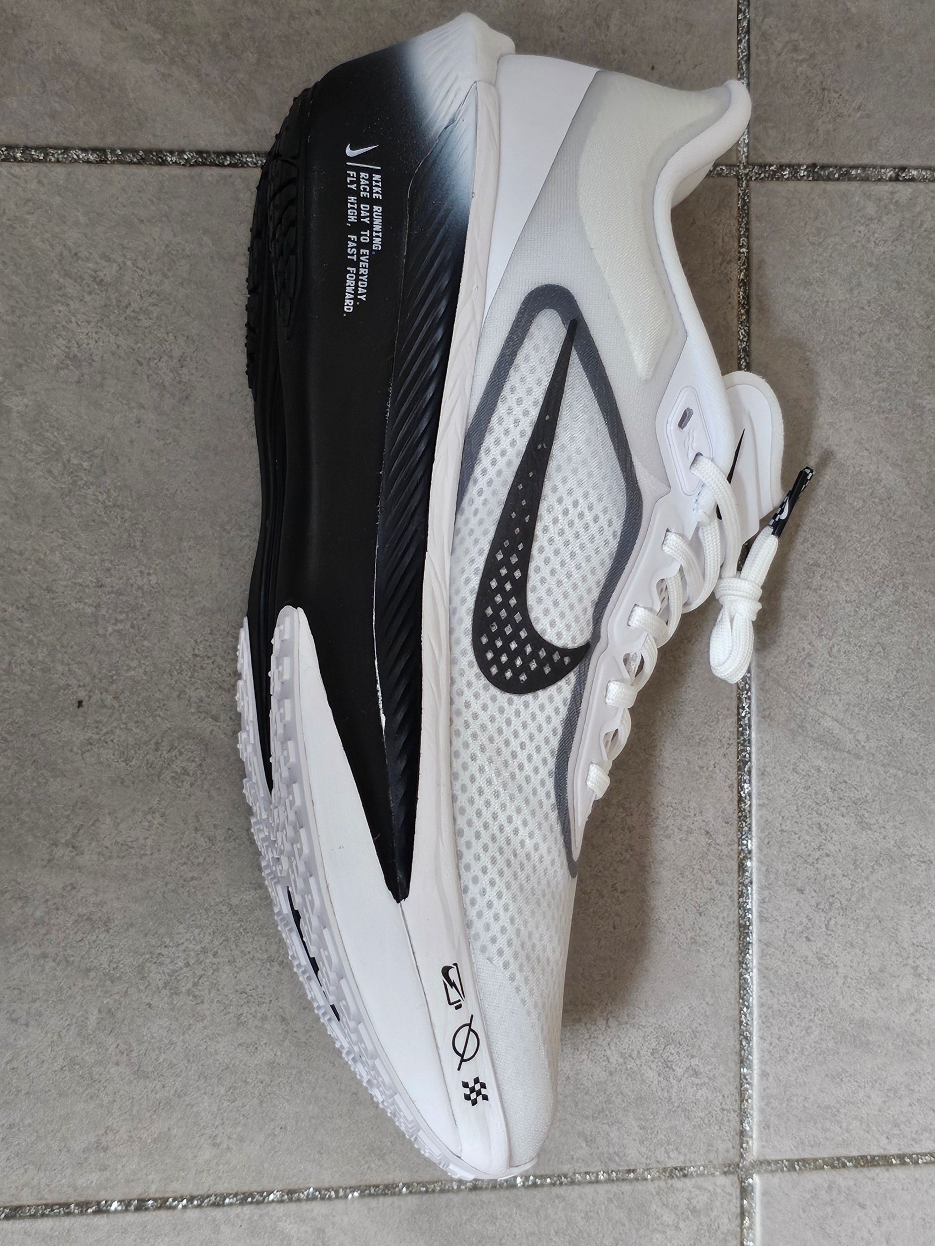 Nike Zoom Fly 6 White Smoke Grey 착용 스타일 - 3