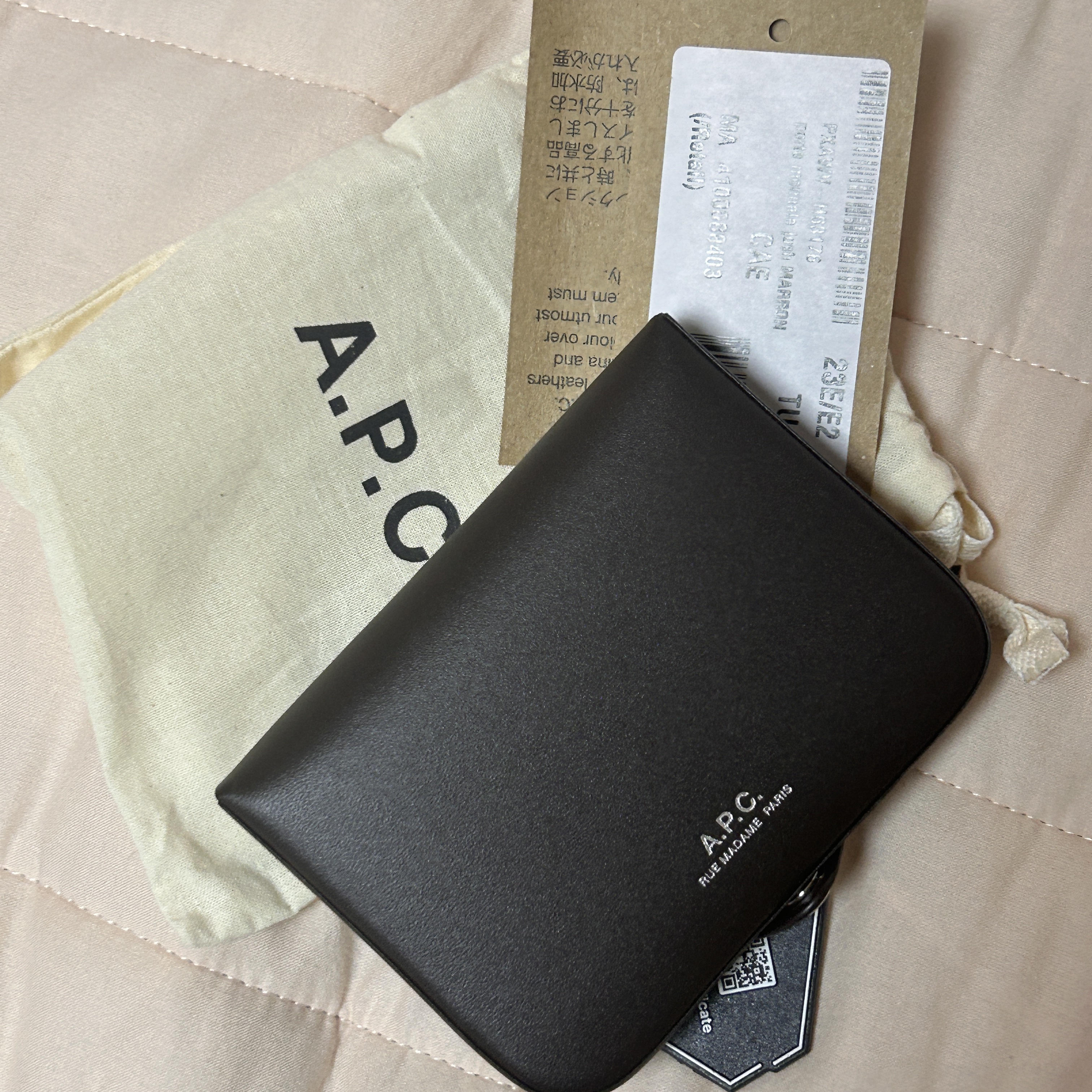 A.P.C. Josh Coin Purse Dark Brown 착용 스타일