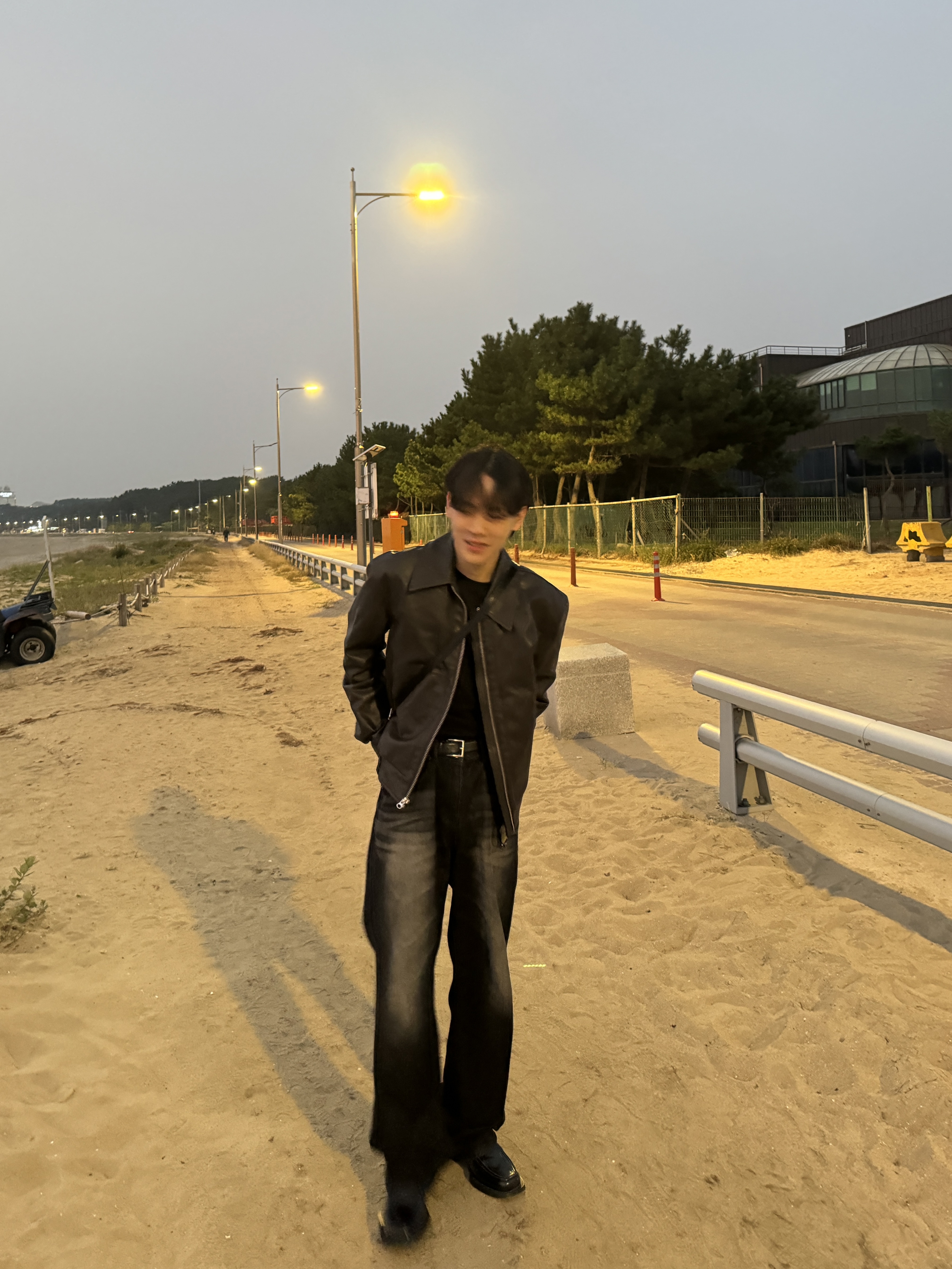 Zara x Ader Error Leather Loafers Black 착용 스타일 - 2