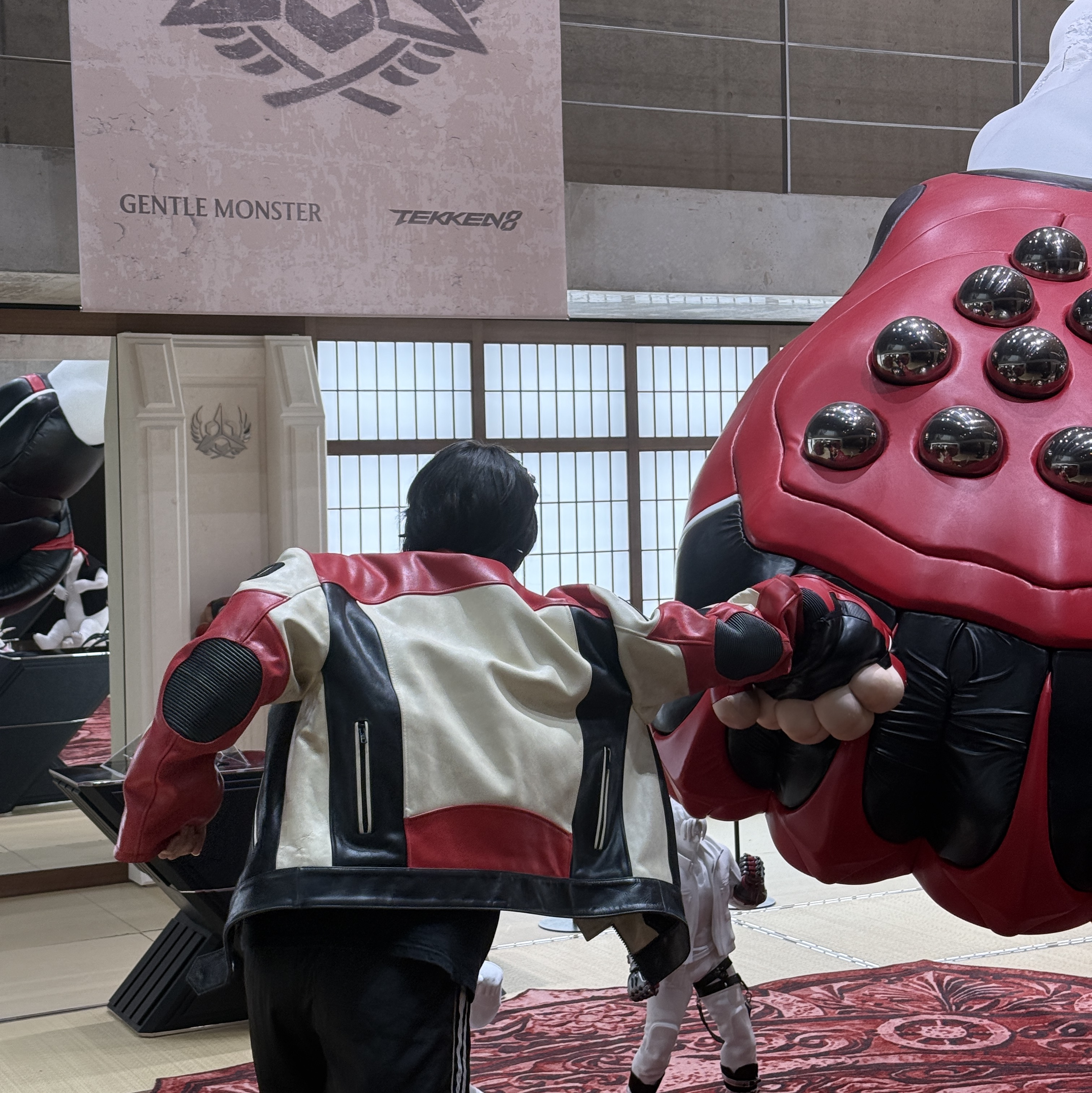 Gentle Monster x Tekken 8 Inferno CS1 Silver Red, Balenciaga Bulldozer Lace-Up Boot Black 착용 스타일 - 4