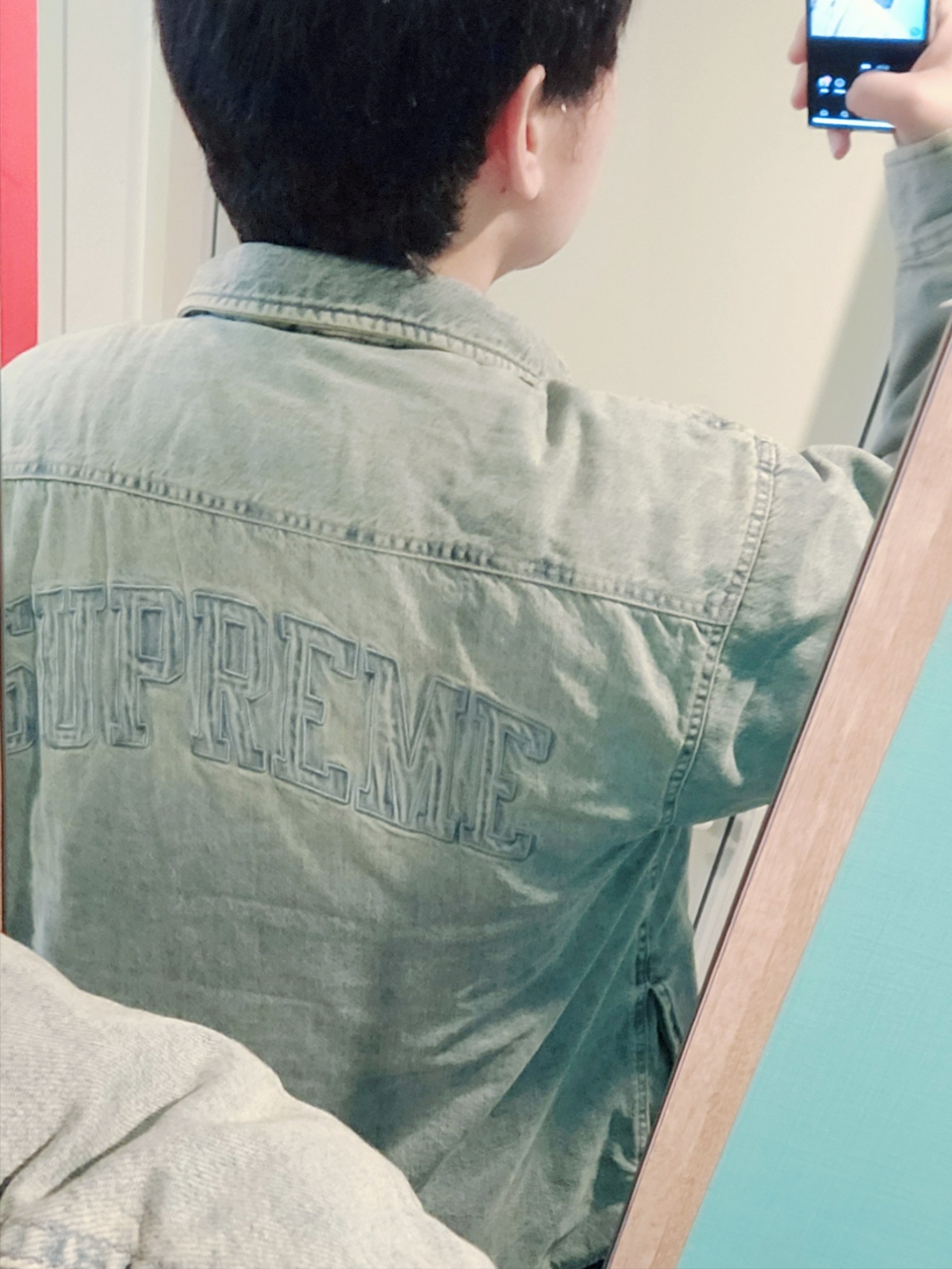 Supreme Faux Shearling Lined Work Shirt Washed Indigo Denim - 24FW, Supreme x Jordan Biggie S/S Top Black - 24FW 착용 스타일 - 2