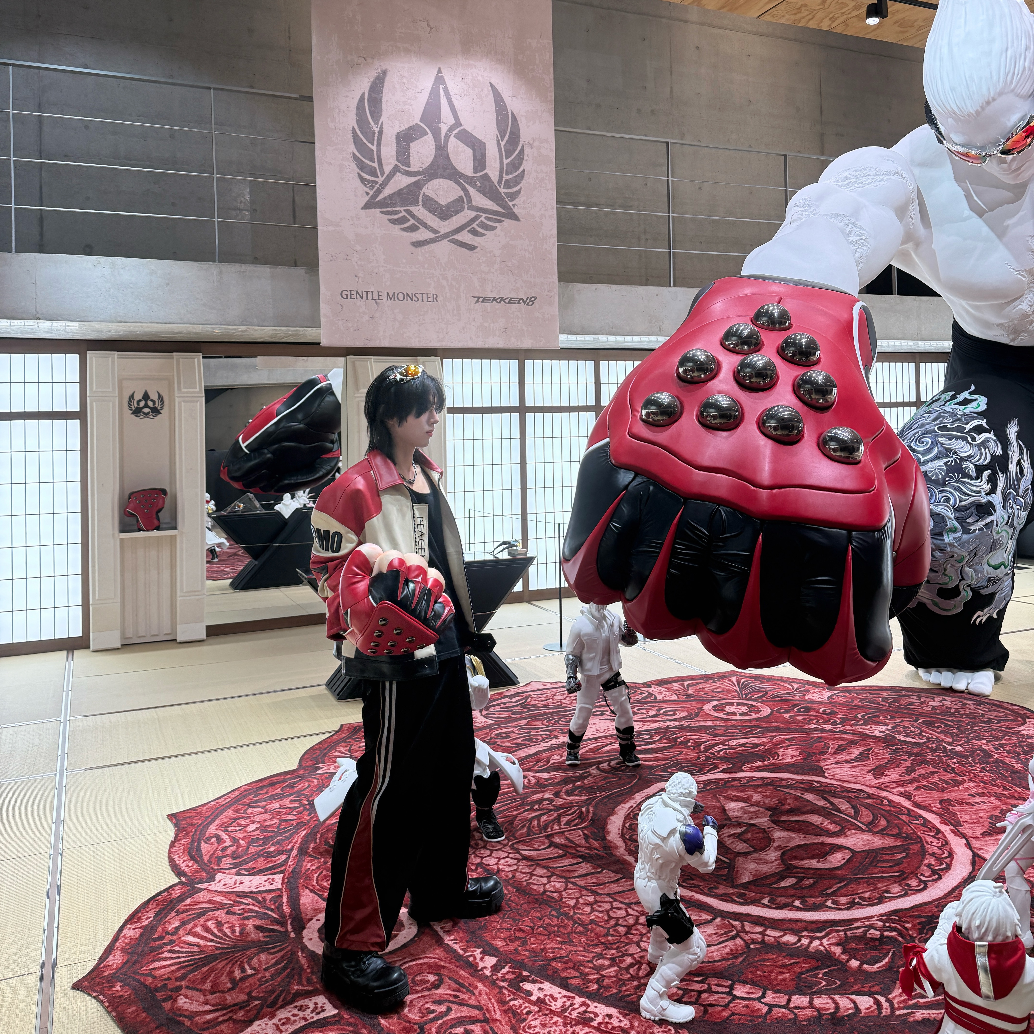 Gentle Monster x Tekken 8 Inferno CS1 Silver Red, Balenciaga Bulldozer Lace-Up Boot Black 착용 스타일 - 3
