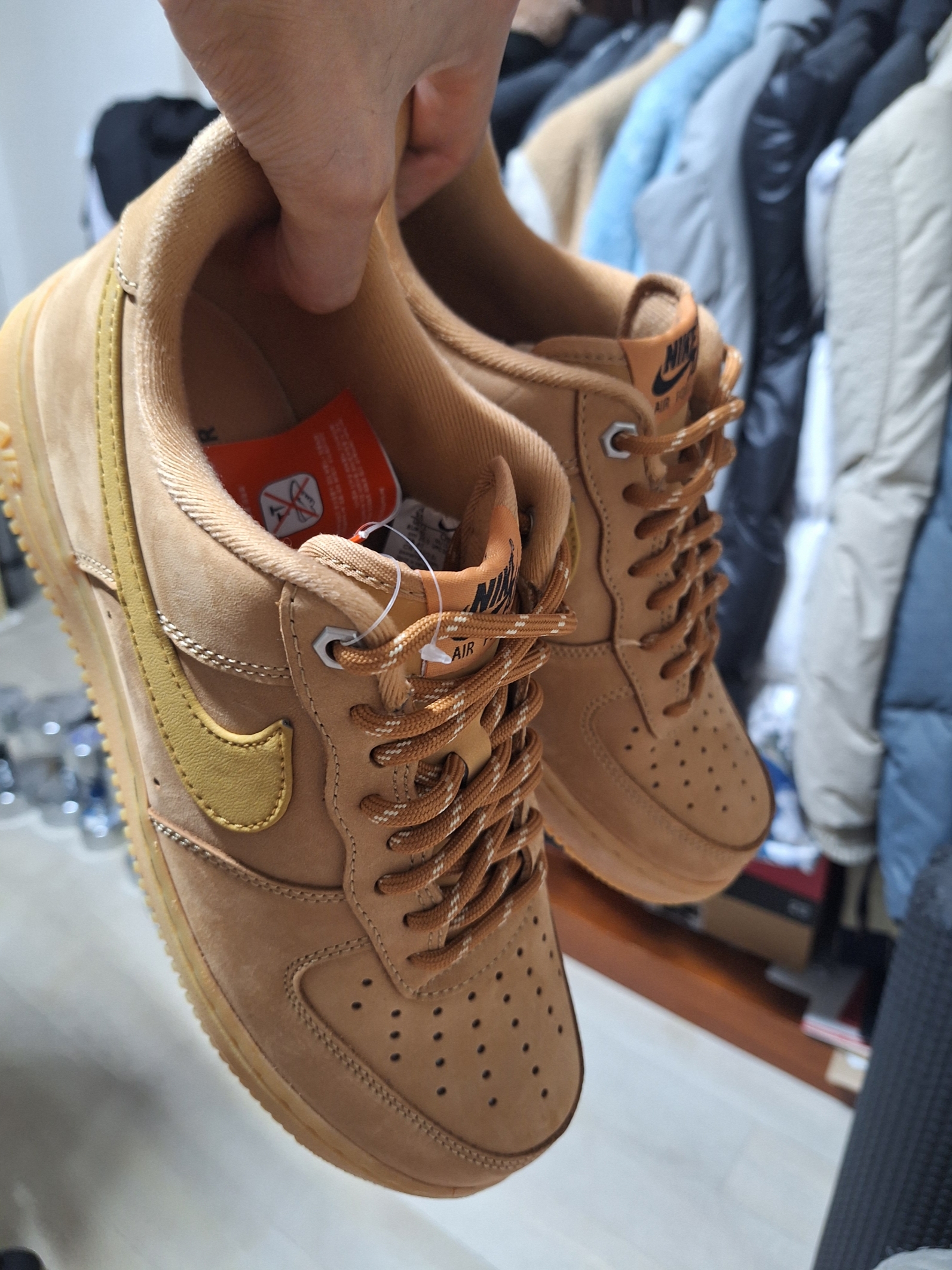 Nike Air Force 1 '07 WB Flax 착용 스타일