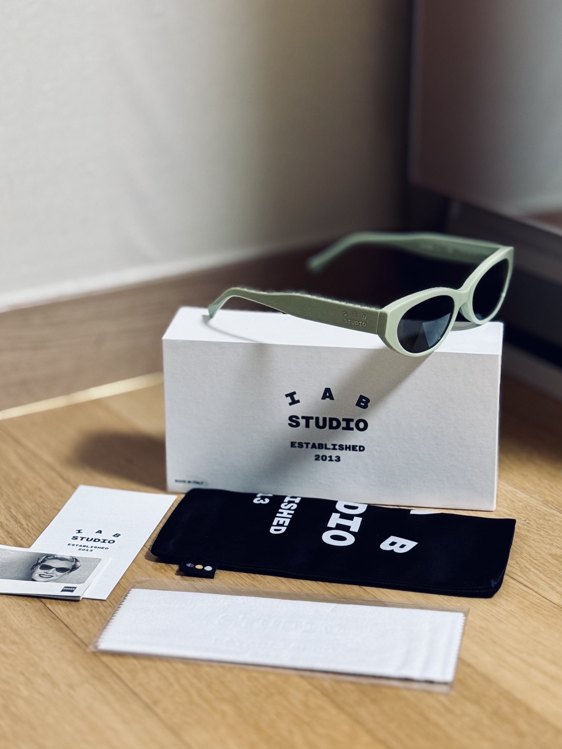 IAB Studio Sunglasses Shade-2 Ash Green 착용 스타일