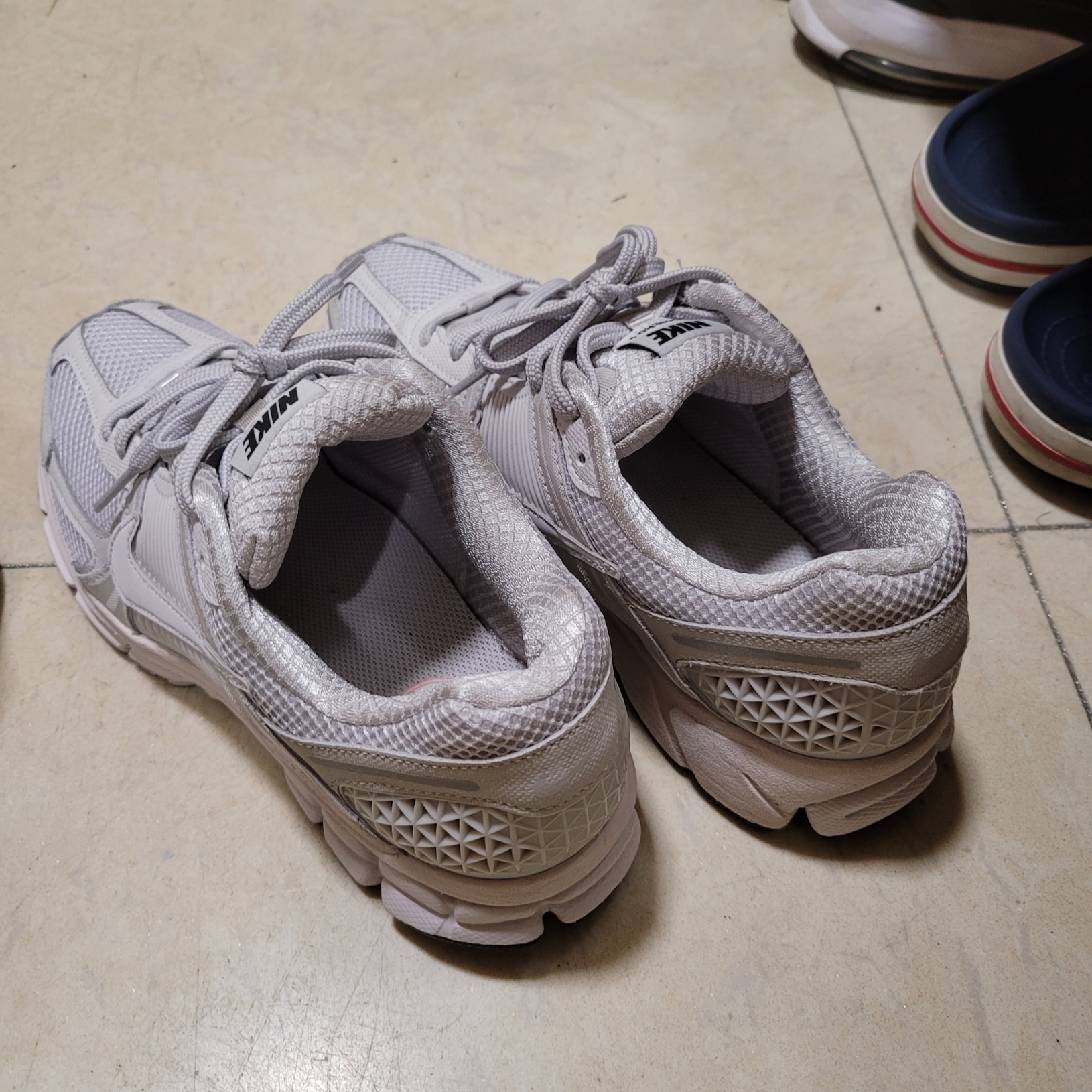 Nike Zoom Vomero 5 SP Vast Grey 2023 착용 스타일 - 1