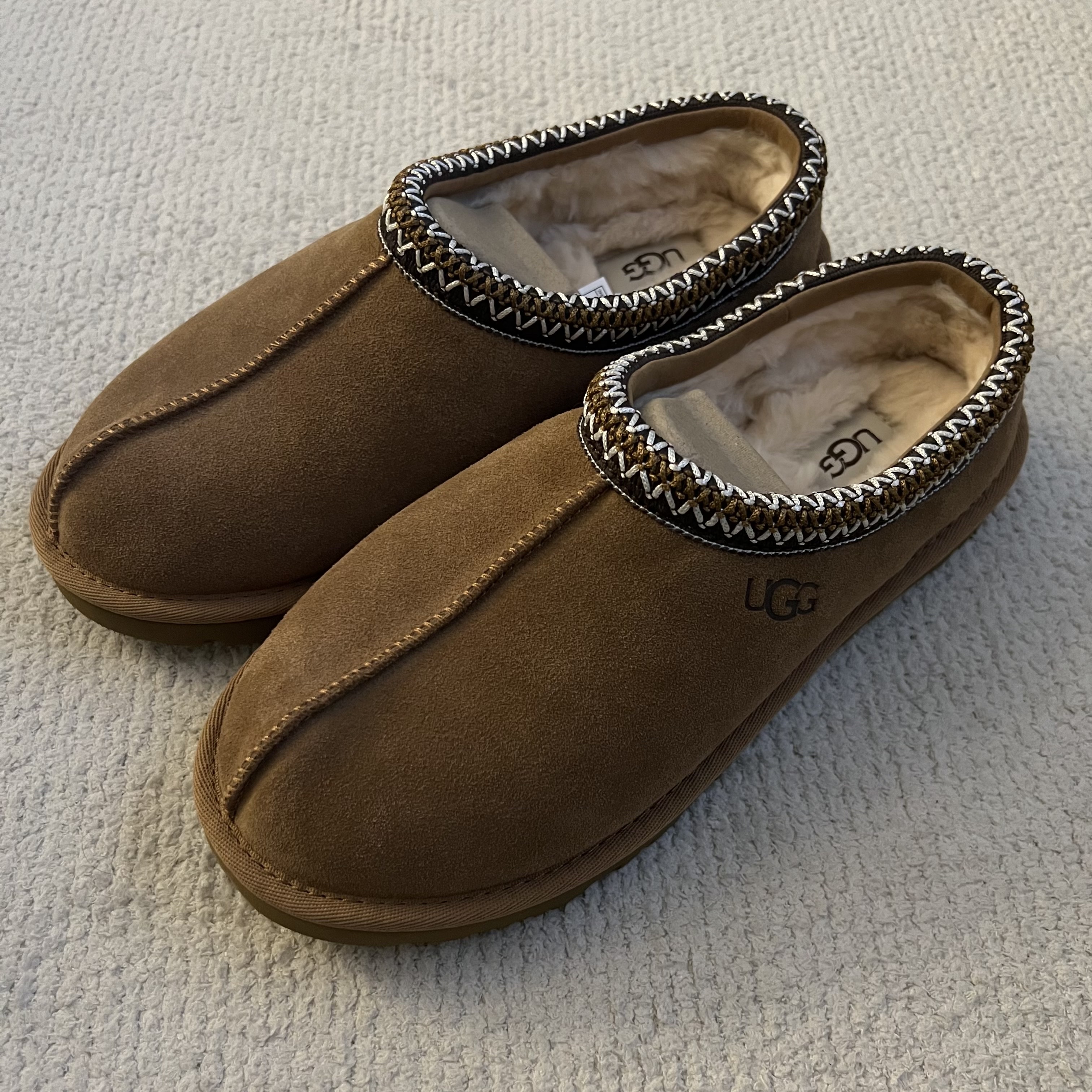 UGG Tasman Slipper Chestnut 착용 스타일 - 1