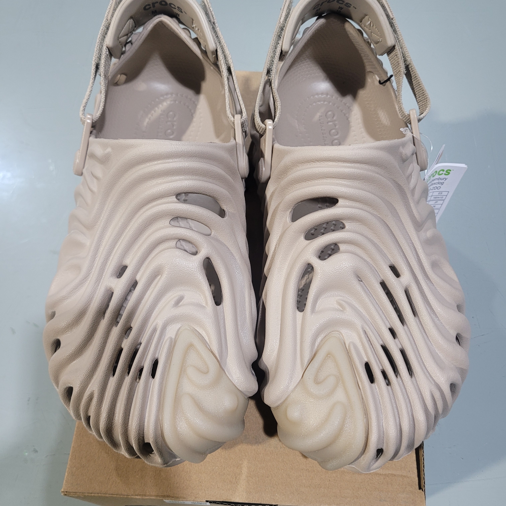 Crocs x Salehe Bembury Pollex Clog Horchata 착용 스타일