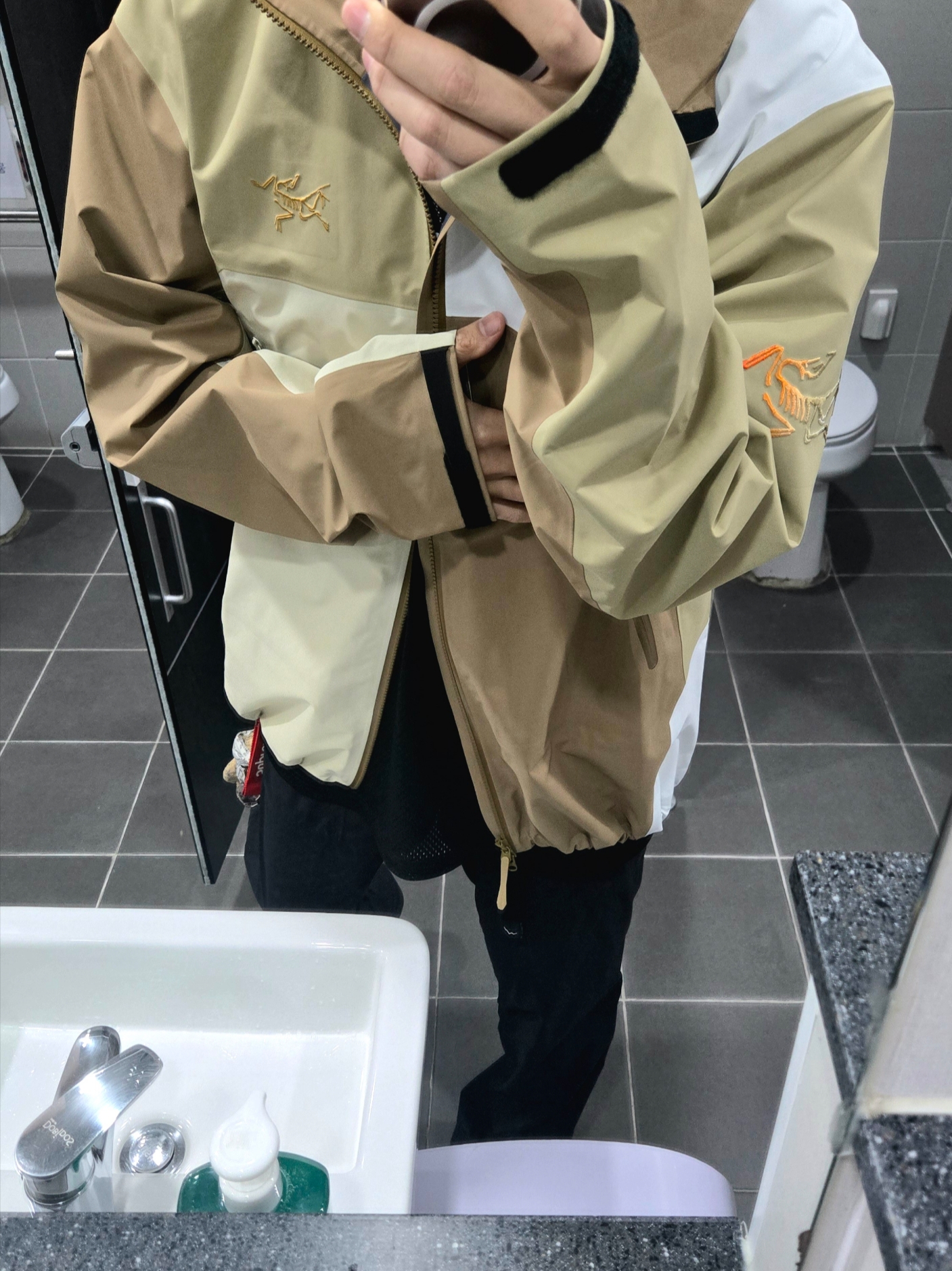 Arc'teryx x Beams Beta Jacket Nagomi 착용 스타일 - 2